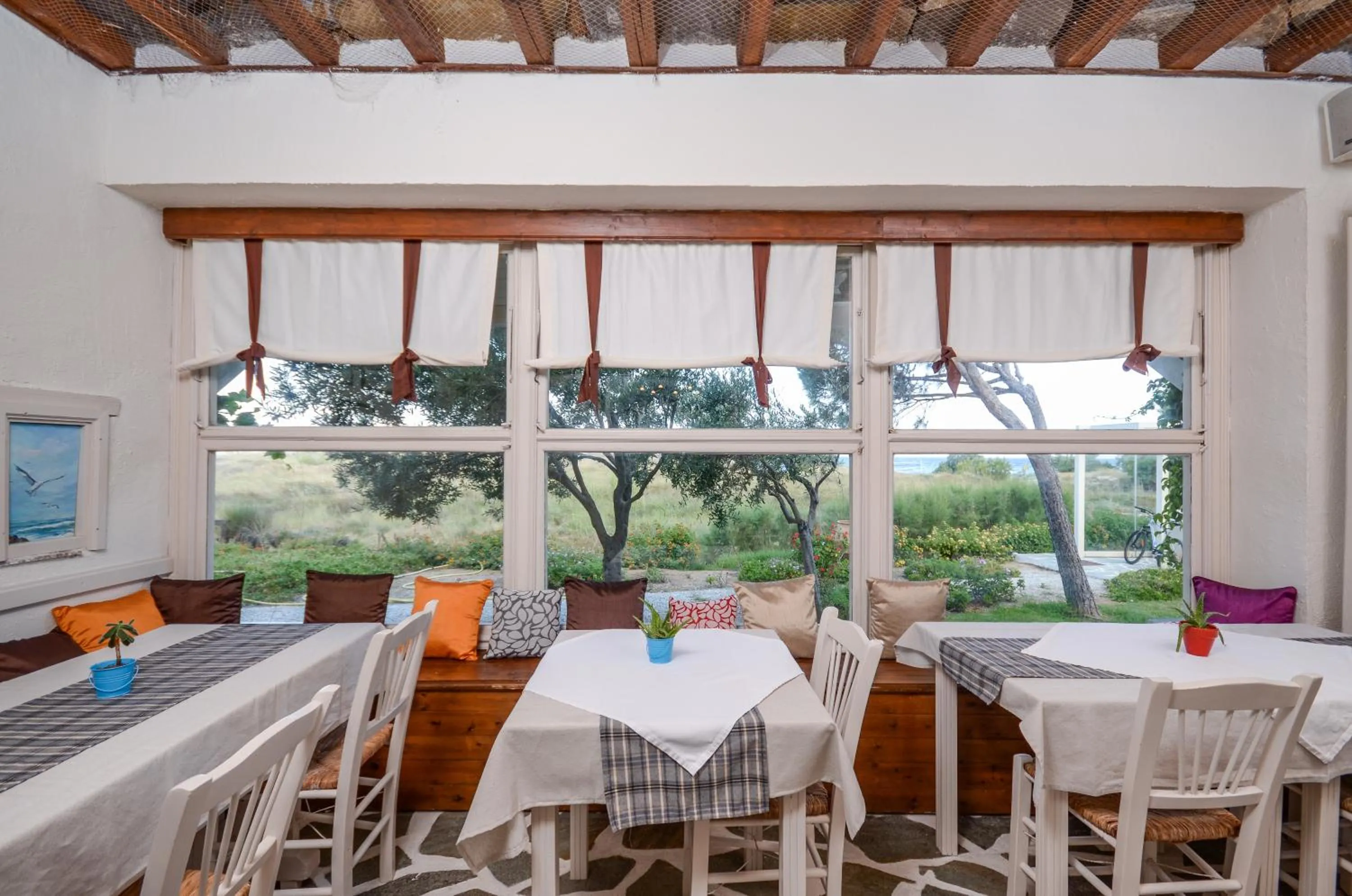 Restaurant/places to eat in Alkyoni Beach Hotel