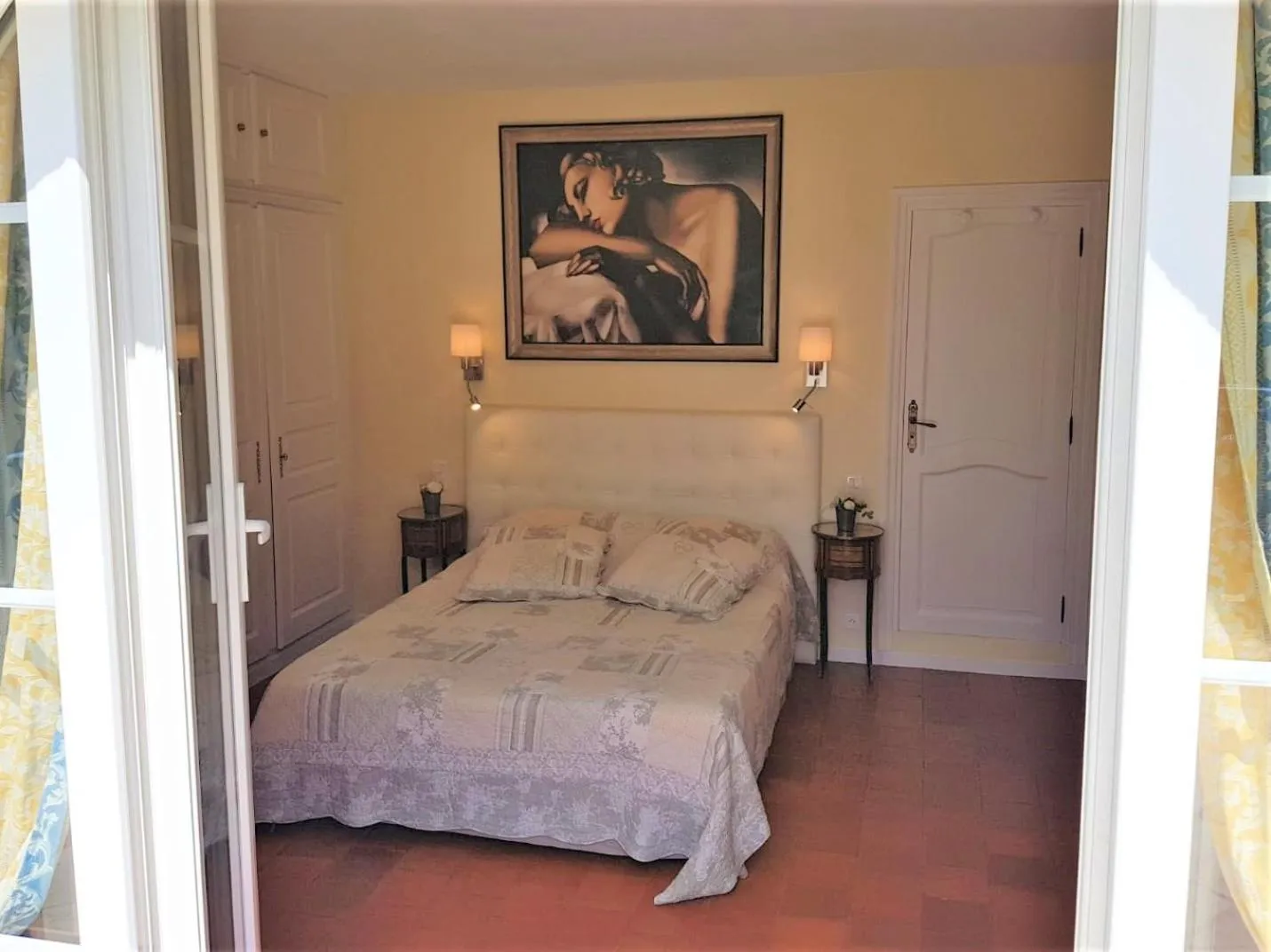 Bed in B&B with charm, quiet, kitchen, sw pool.