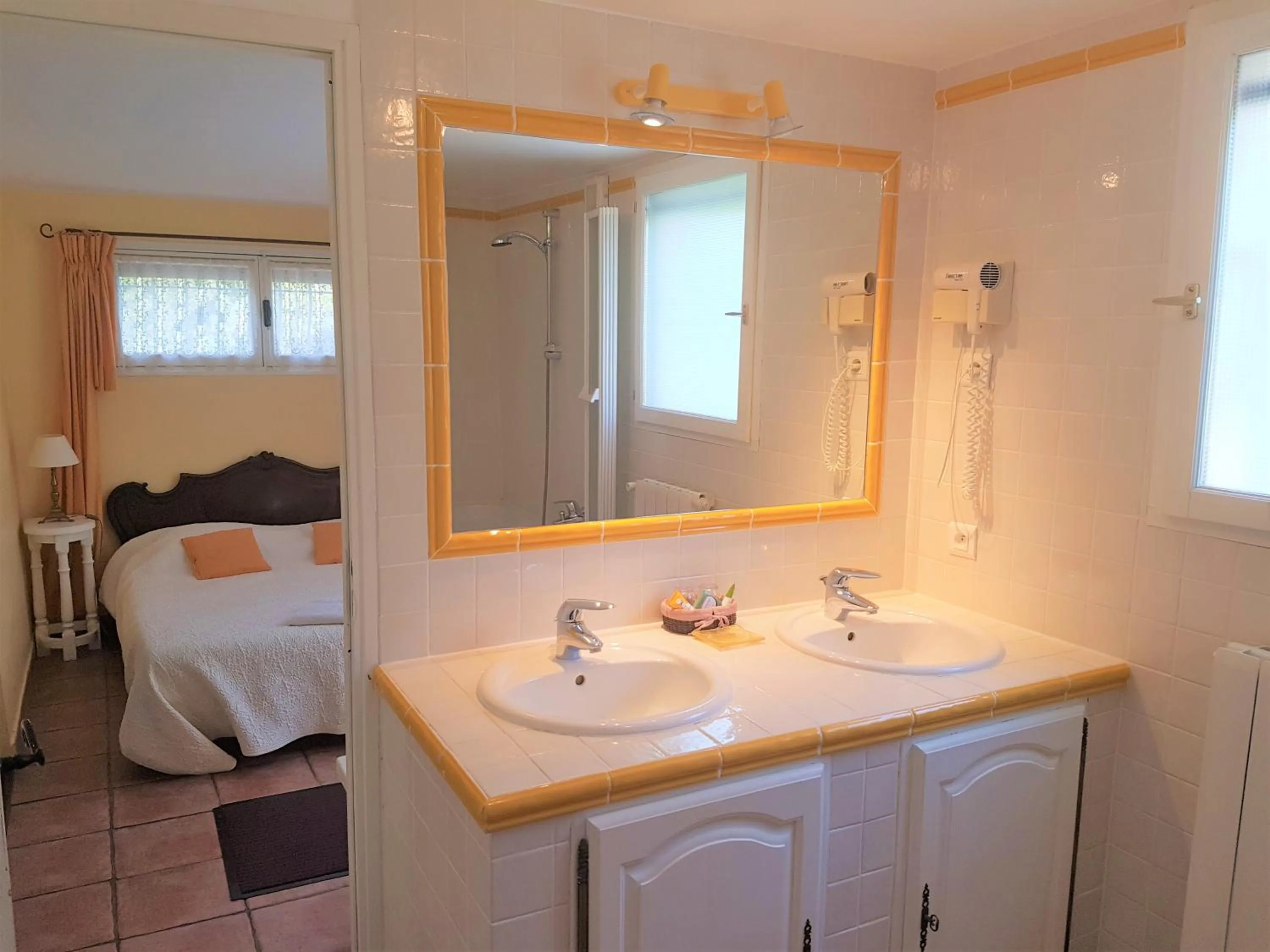 Bathroom, Bed in B&B with charm, quiet, kitchen, sw pool.