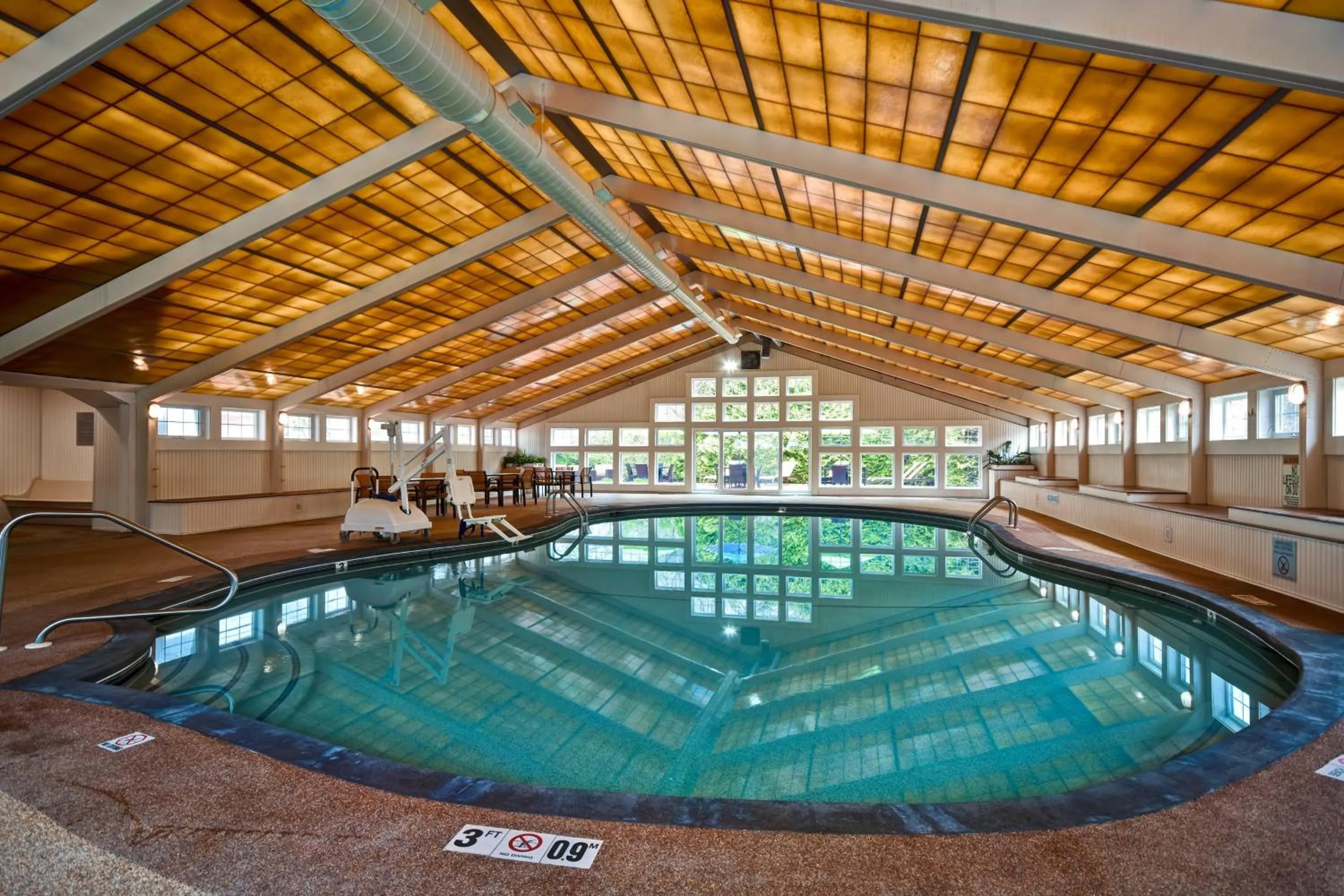 Swimming pool in Courtyard Cape Cod Hyannis