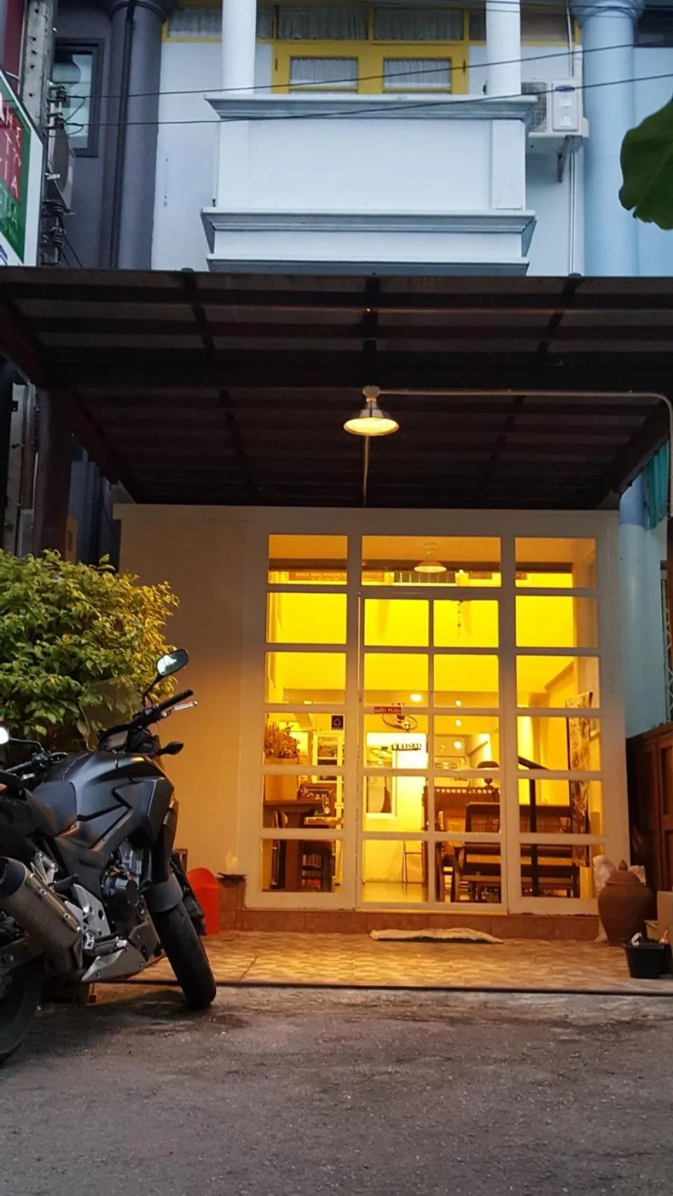 Facade/entrance in The Commonroom CNX