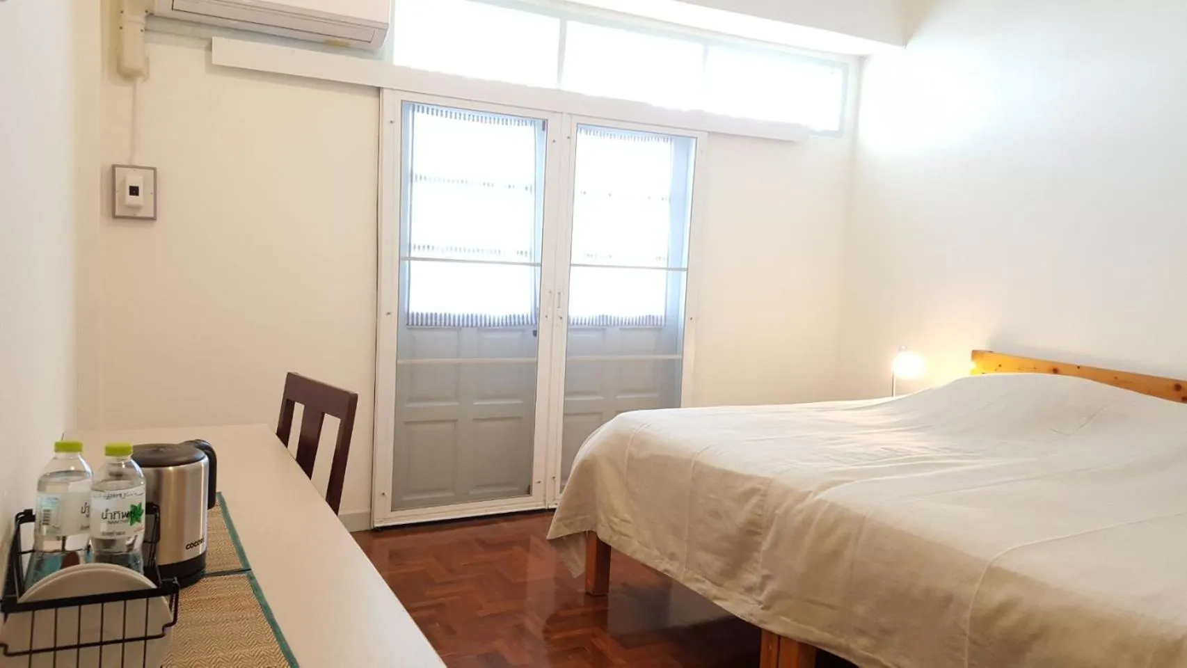 Bedroom, Bed in The Commonroom CNX