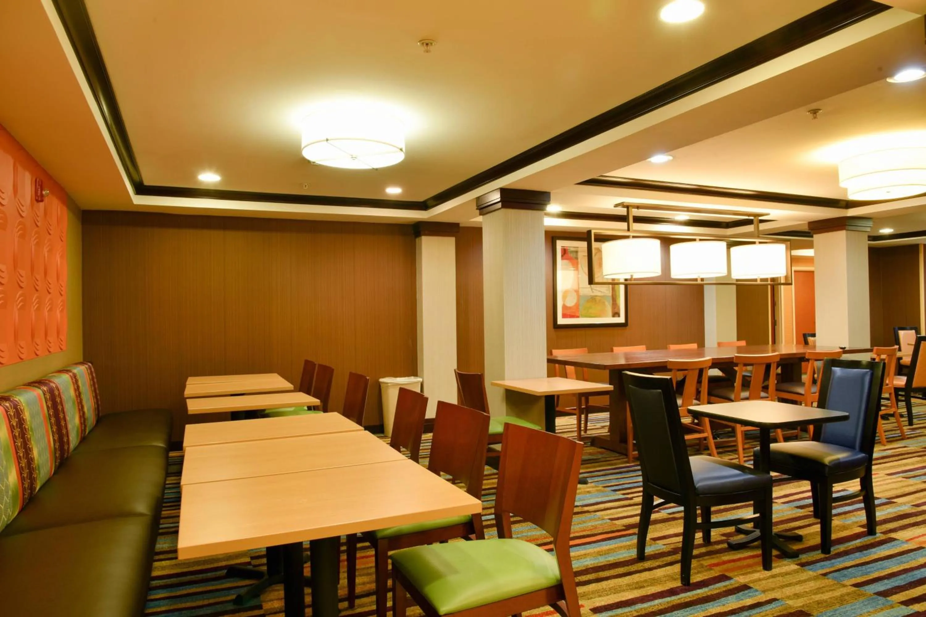 Breakfast in Fairfield Inn Hartford Airport