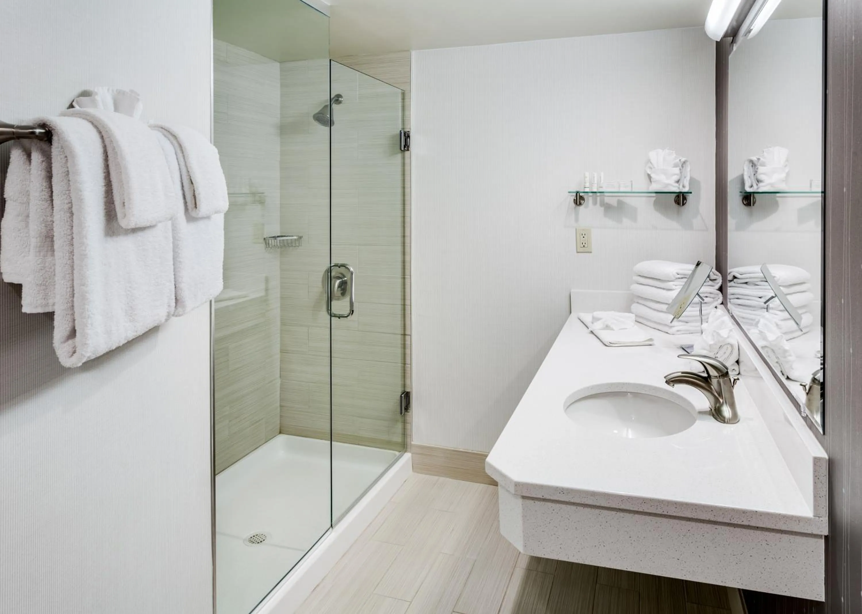 Bathroom in Courtyard Hartford Cromwell