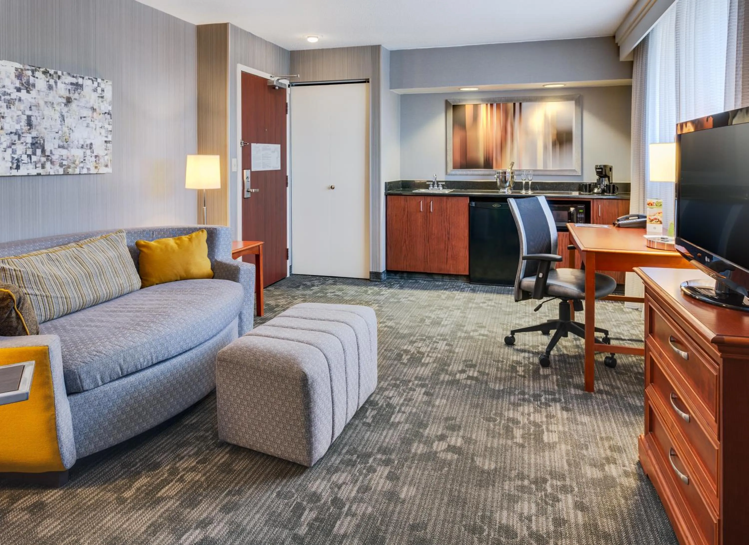 Bedroom in Courtyard Hartford Cromwell