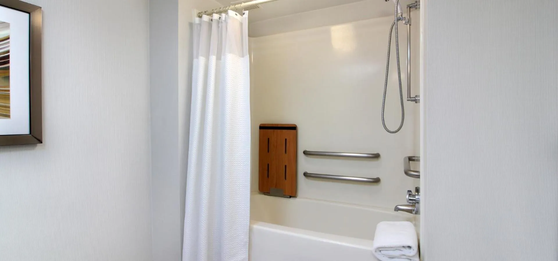 Bathroom in Courtyard Hartford Cromwell