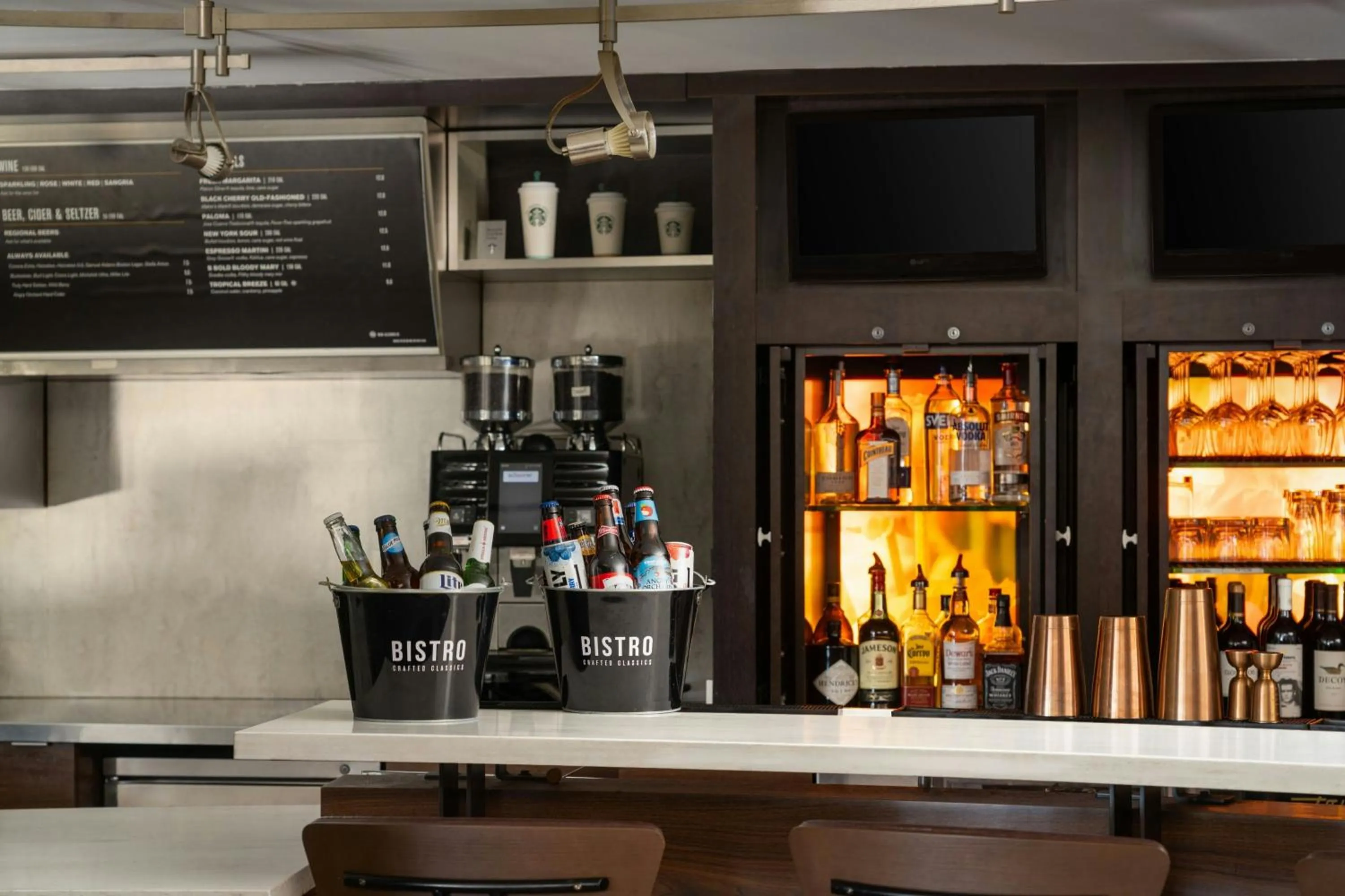 Restaurant/places to eat in Courtyard Hartford Cromwell