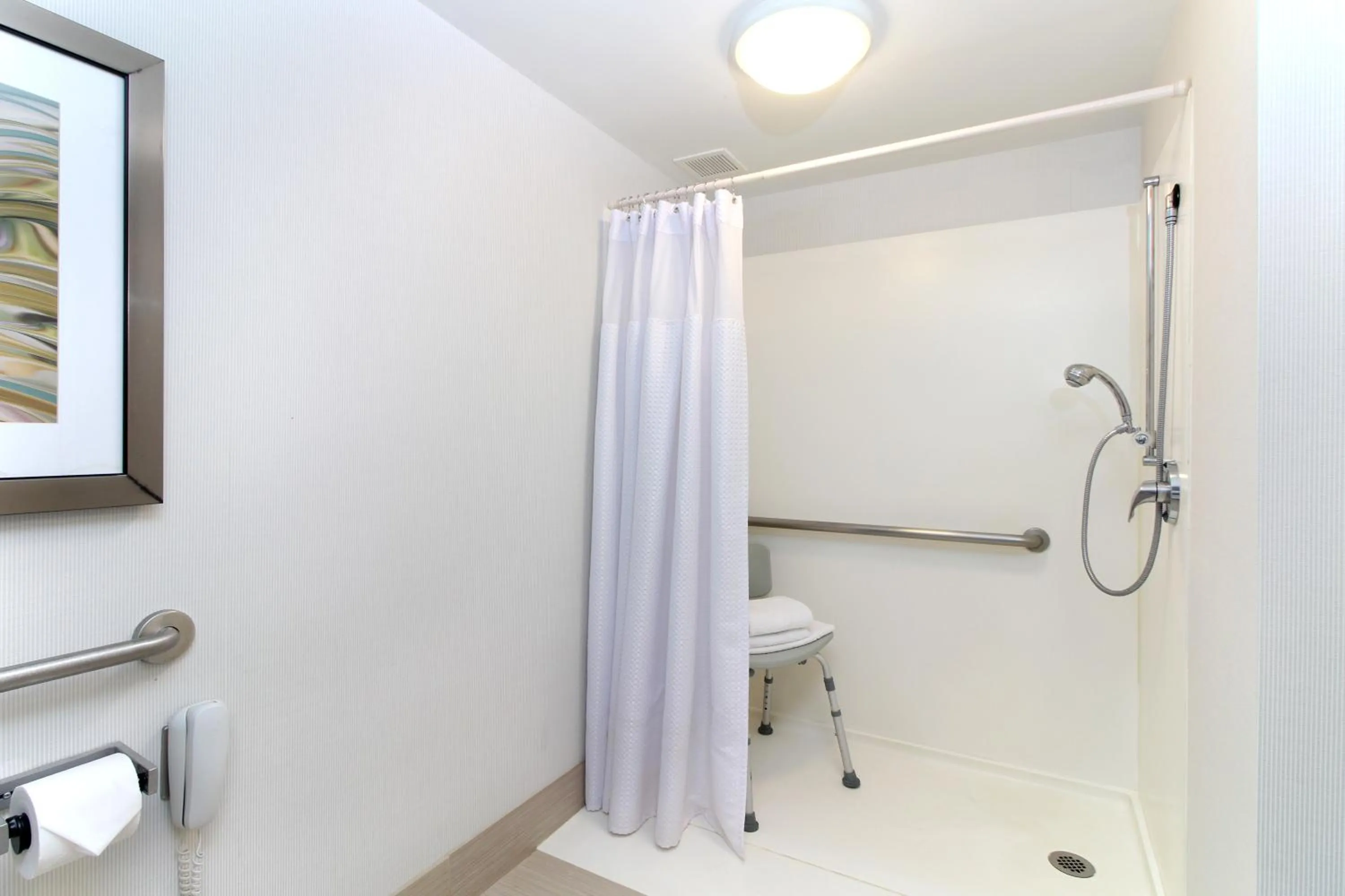 Bathroom in Courtyard Hartford Cromwell