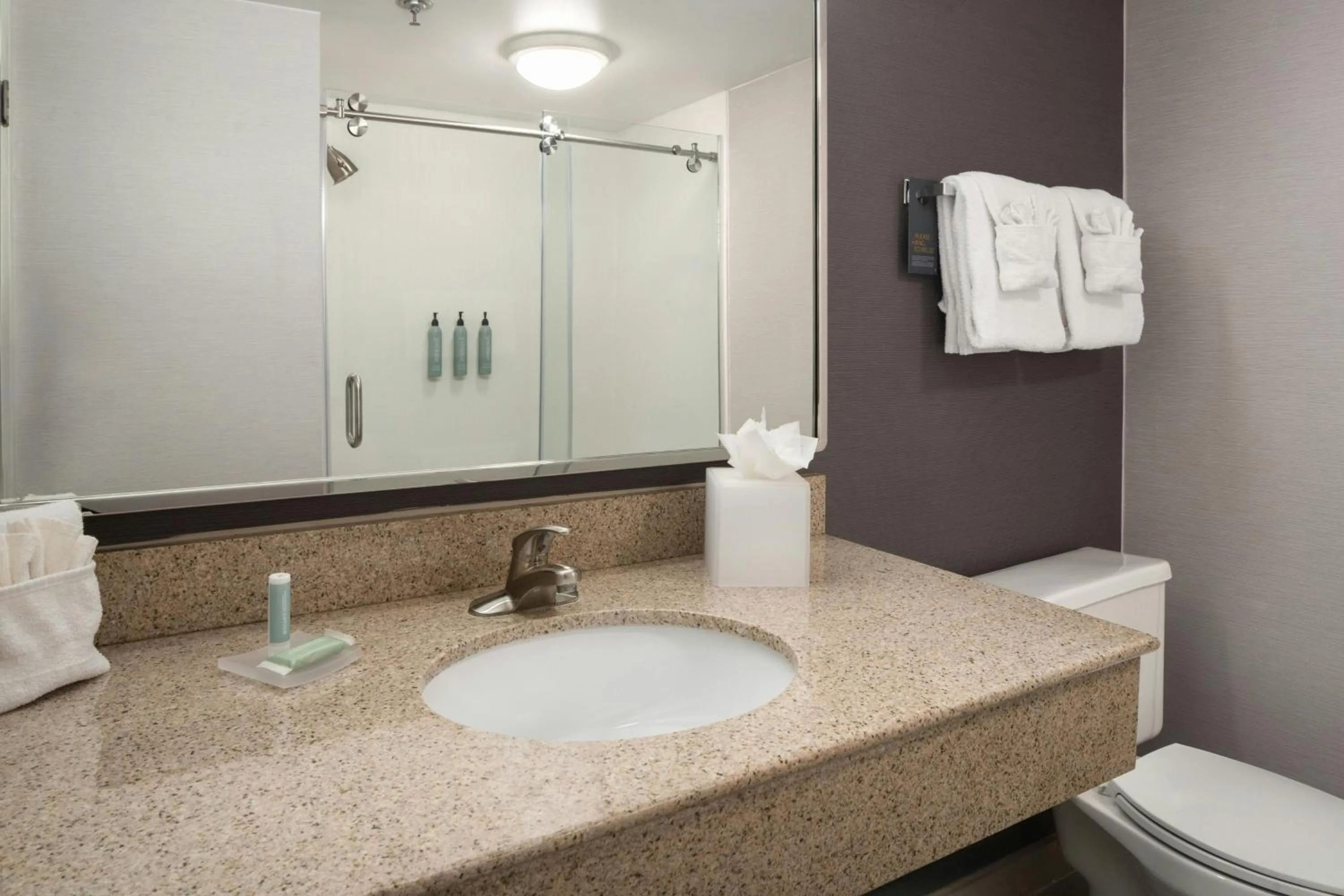 Bathroom in Courtyard Hartford Cromwell