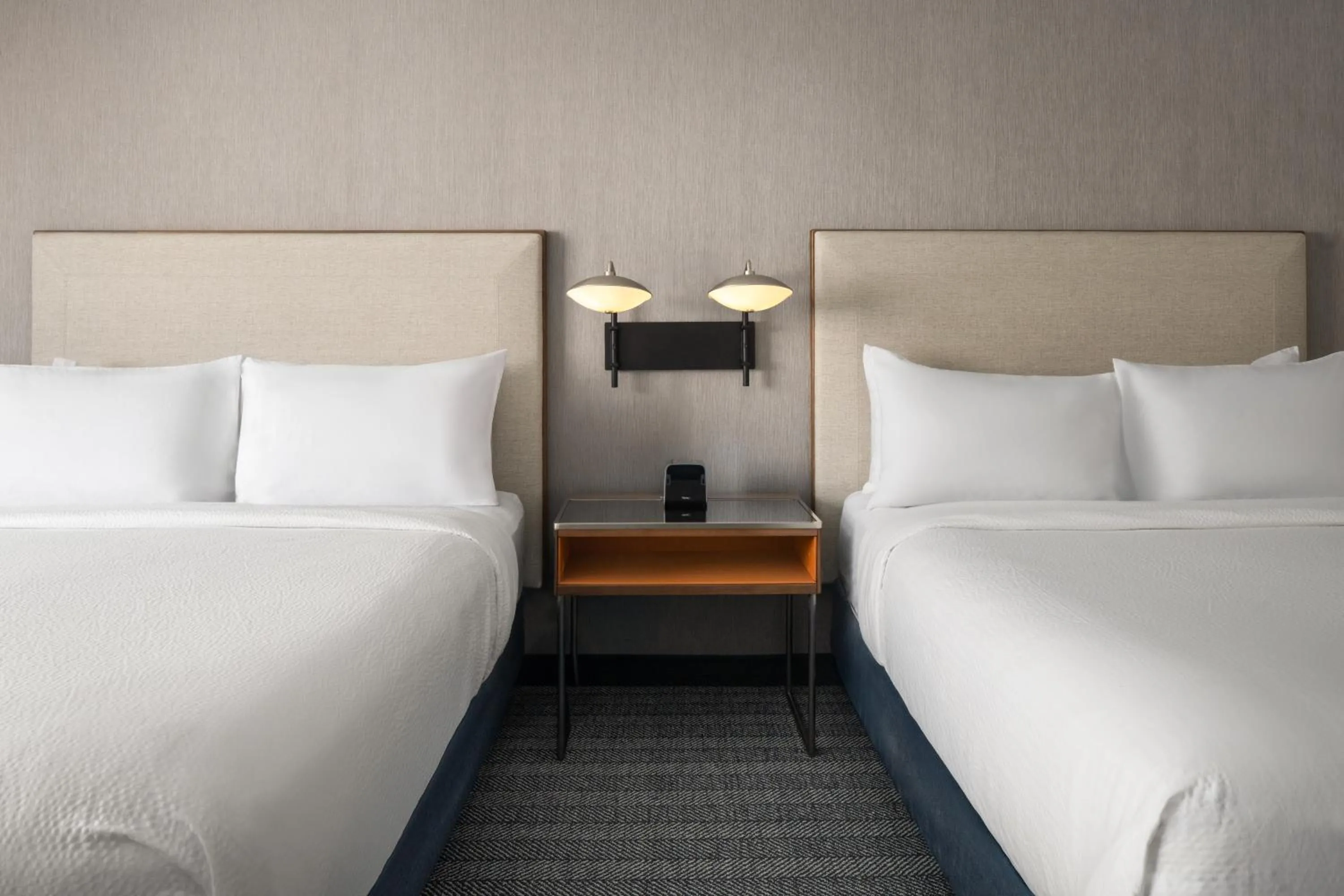 Bed in Courtyard Hartford Cromwell