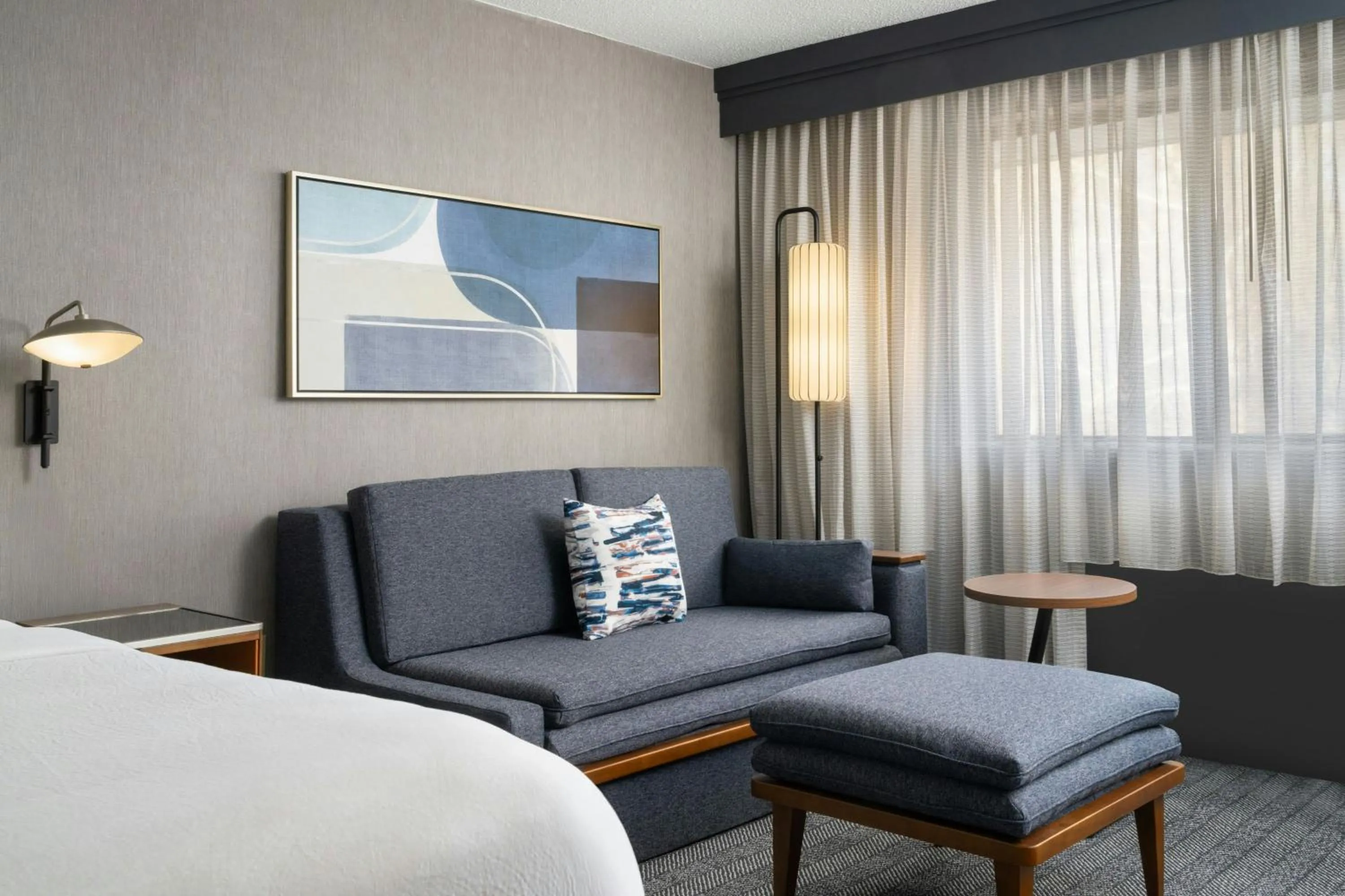 Photo of the whole room in Courtyard Hartford Cromwell