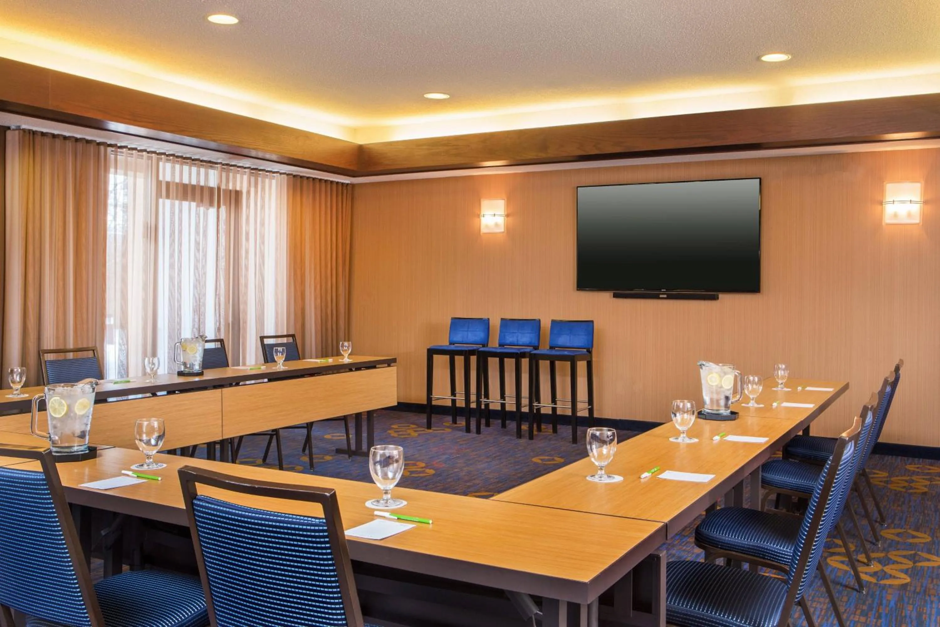 Meeting/conference room in Courtyard Hartford Manchester