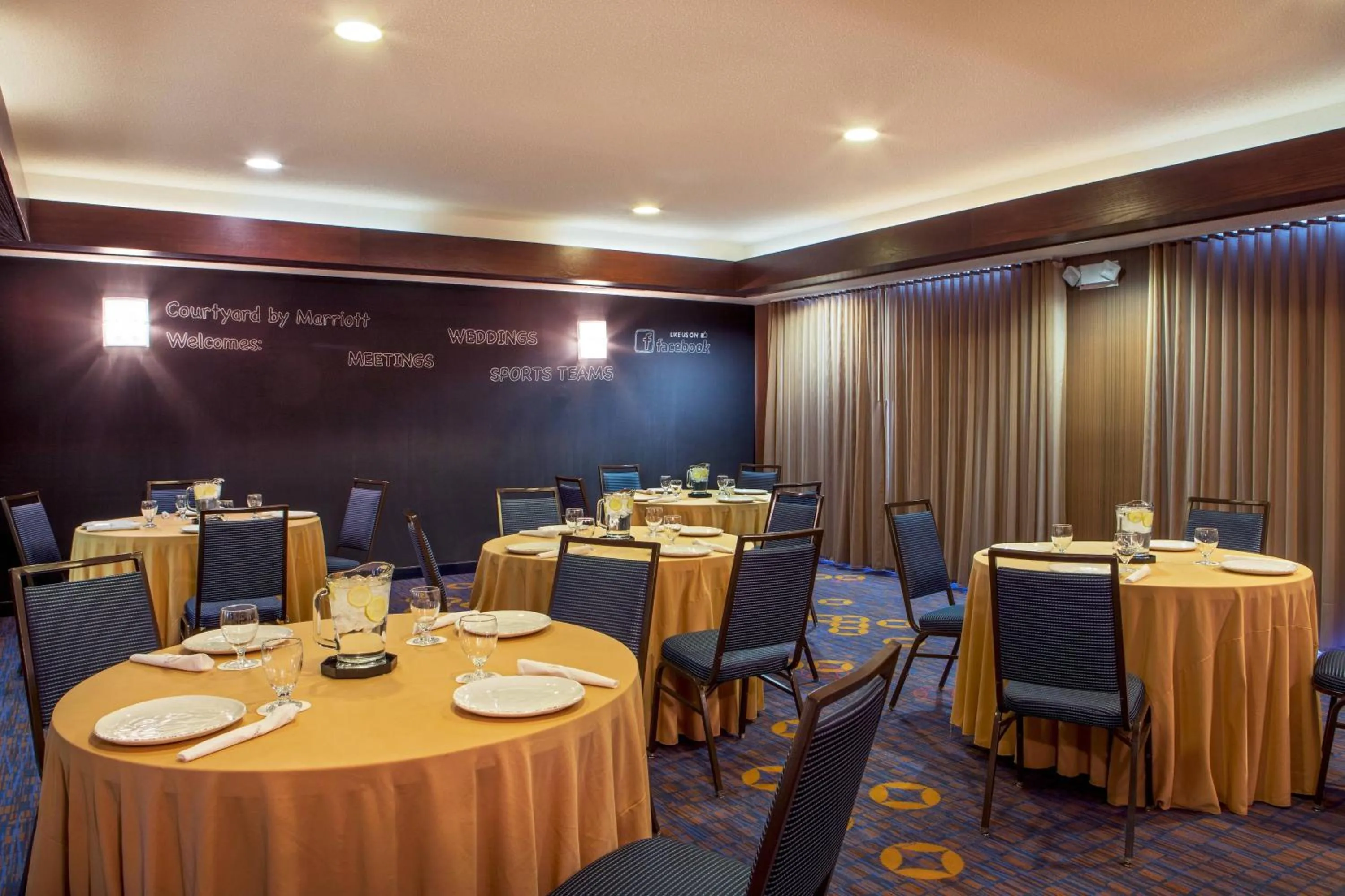 Meeting/conference room in Courtyard Hartford Manchester