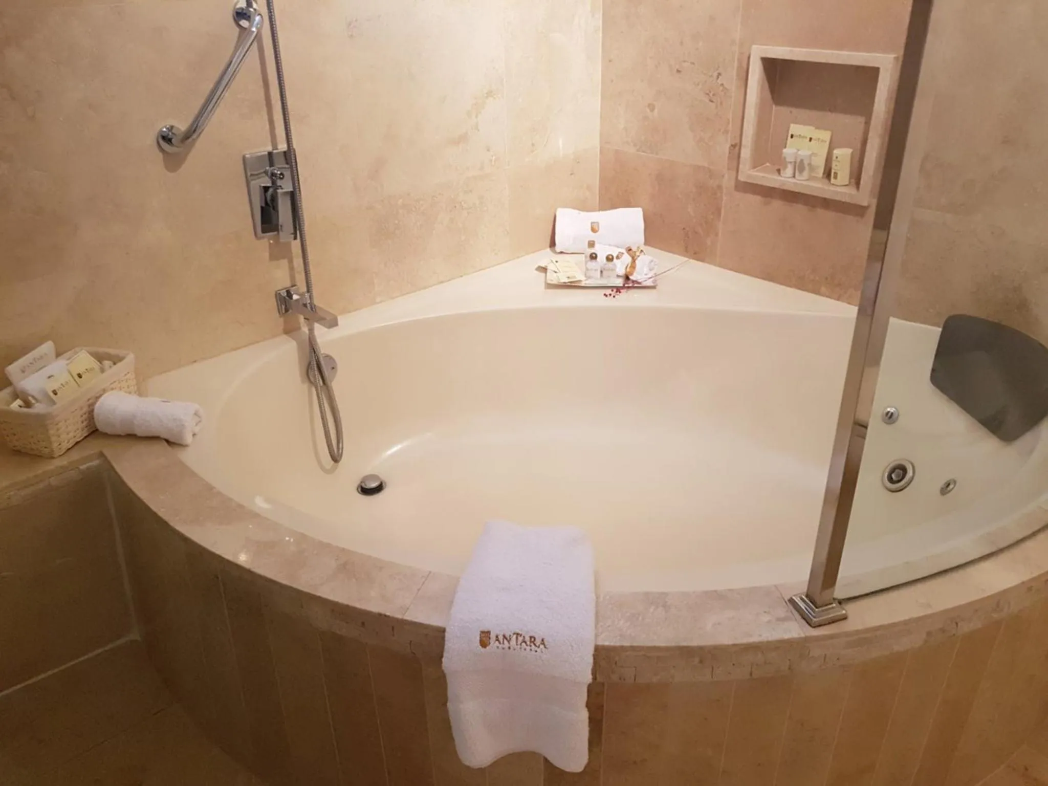 Bath in Antara Hotel & Suites - Miraflores