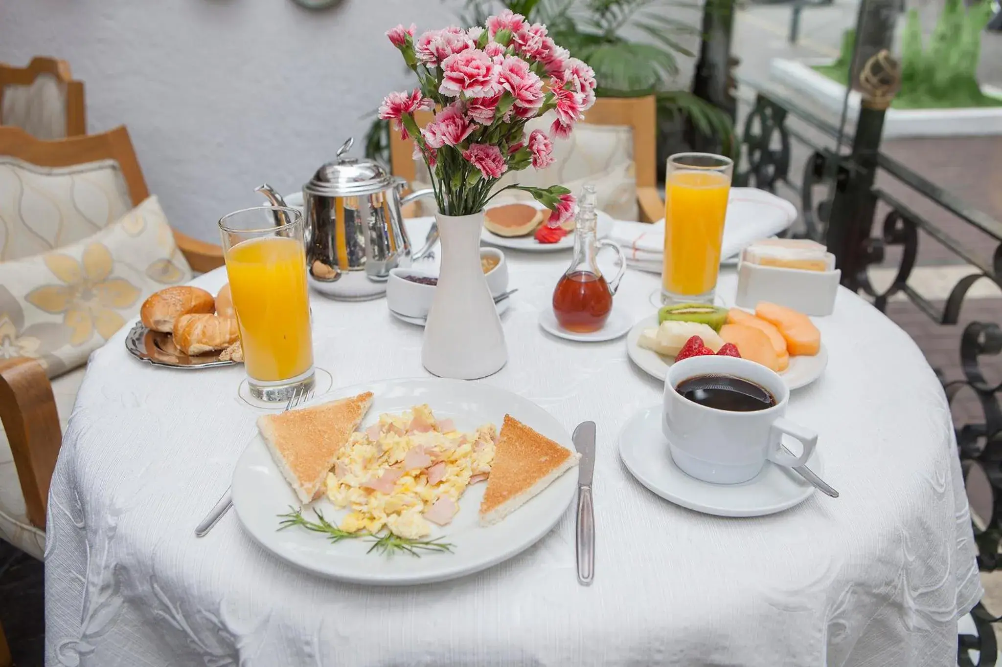 Breakfast in Antara Hotel & Suites - Miraflores Breakfast in Antara Hotel & Suites - Miraflores