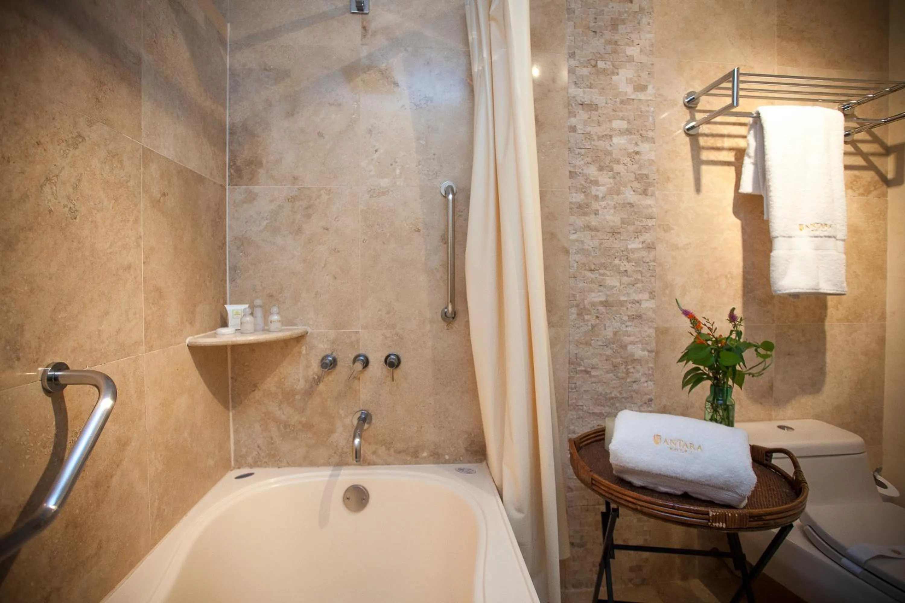 Hot Tub in Antara Hotel & Suites - Miraflores