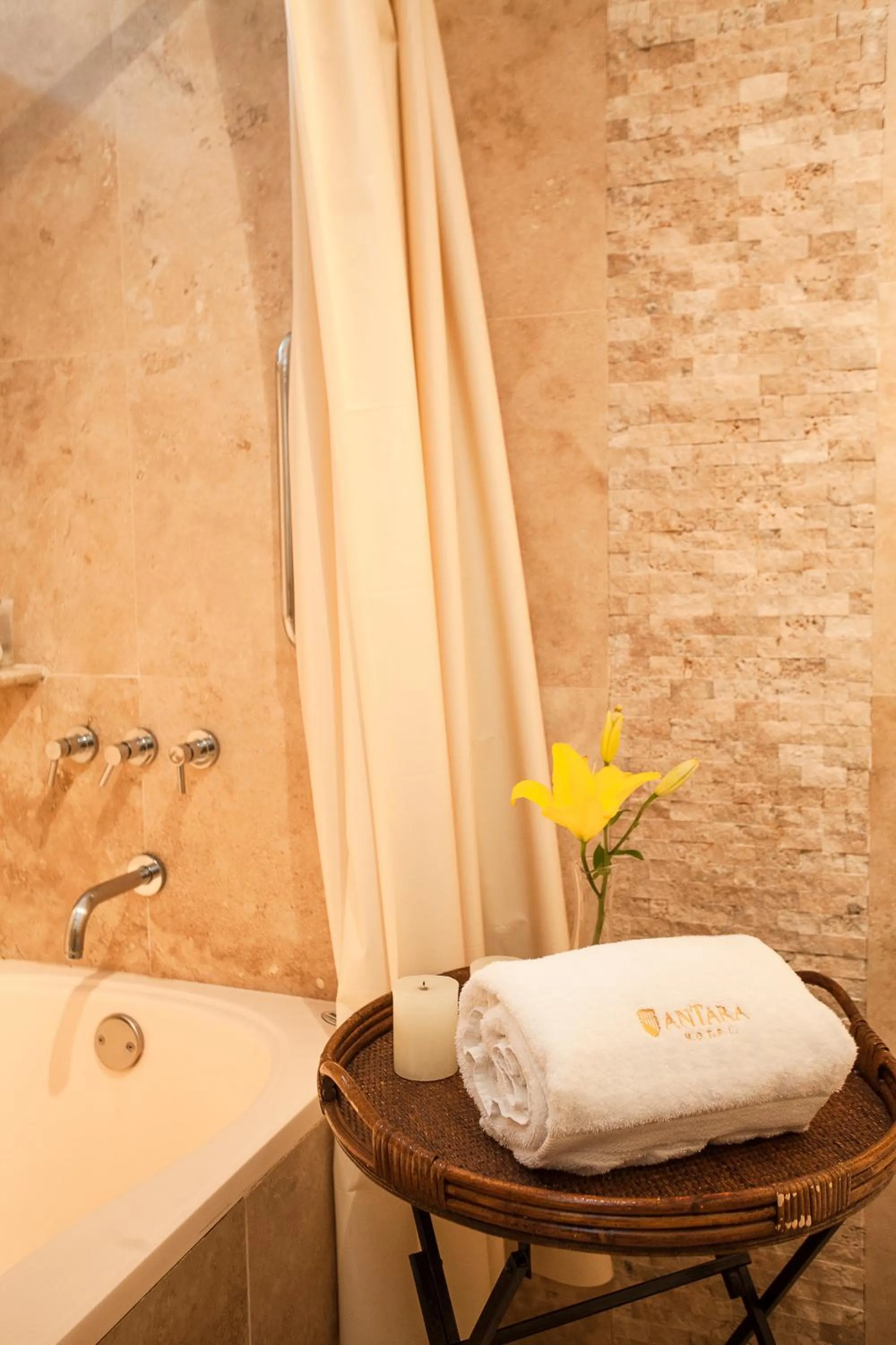 Bath in Antara Hotel & Suites - Miraflores