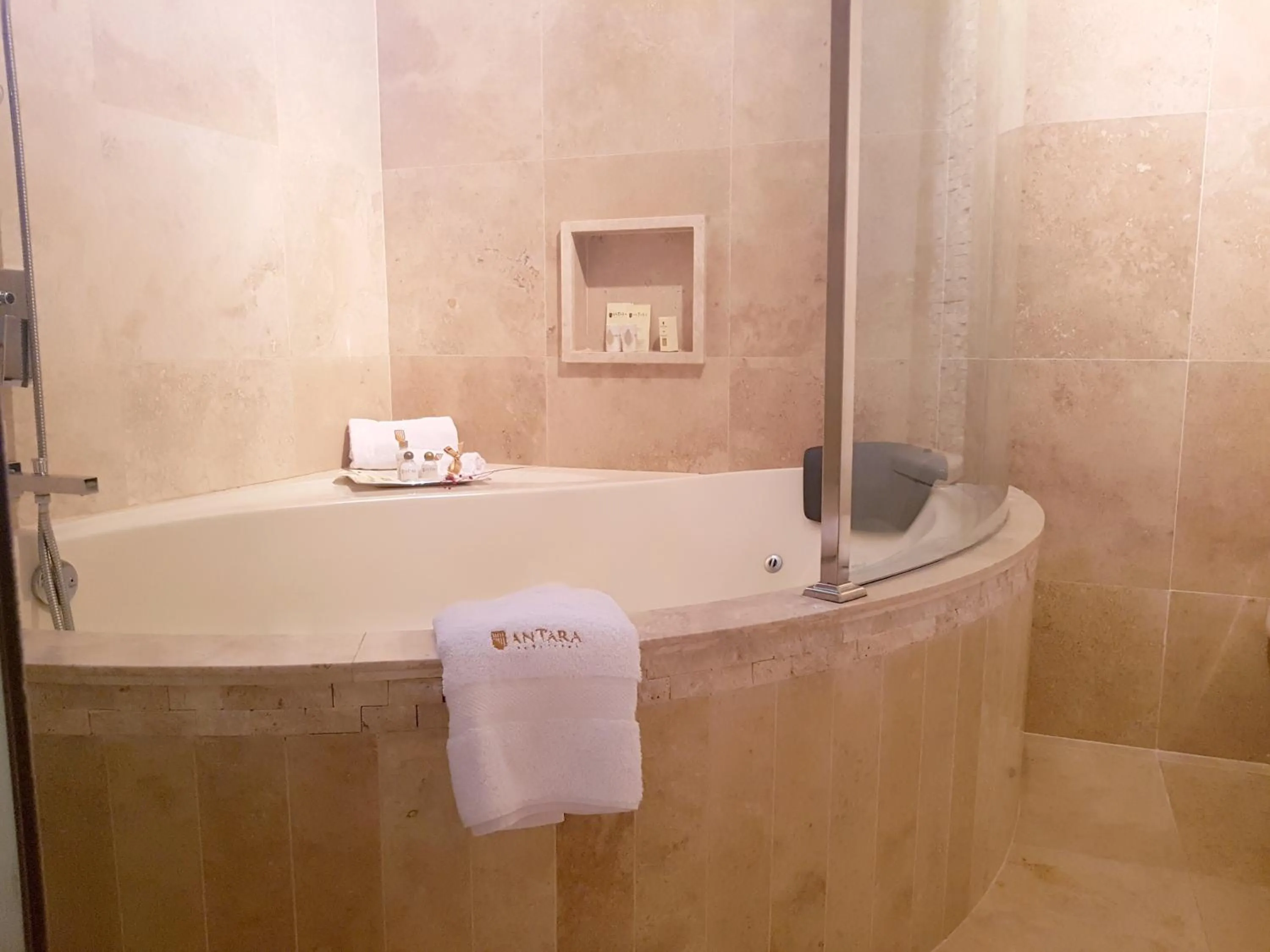 Bath in Antara Hotel & Suites - Miraflores