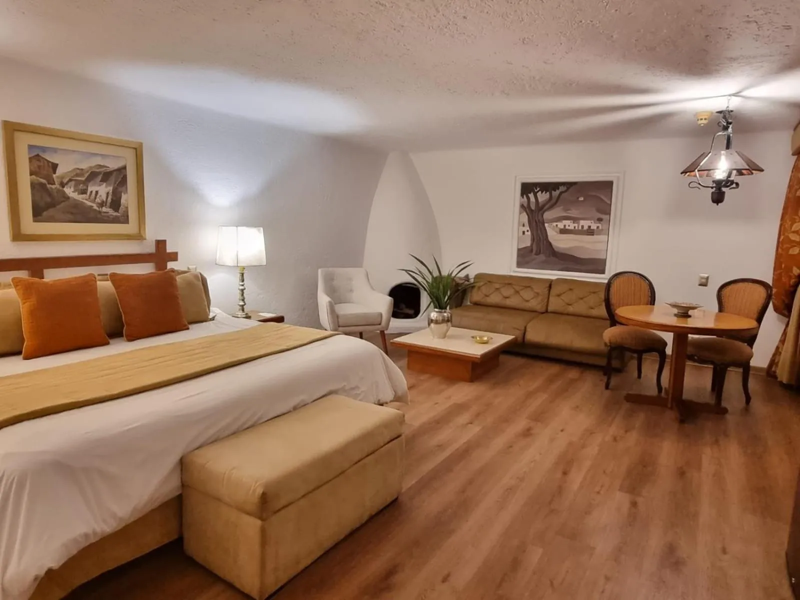 Photo of the whole room, Bed in Antara Hotel & Suites - Miraflores