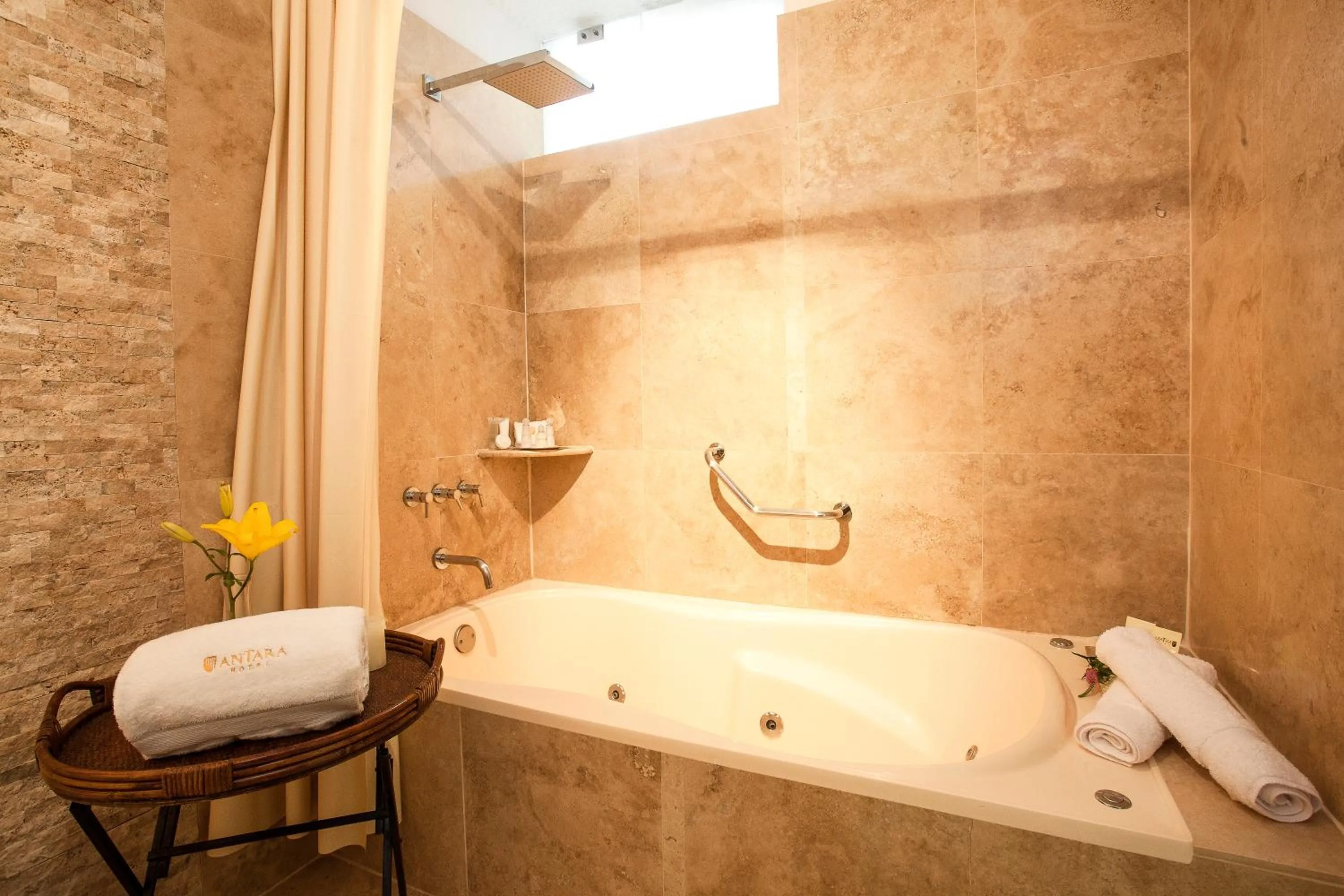 Hot Tub in Antara Hotel & Suites - Miraflores