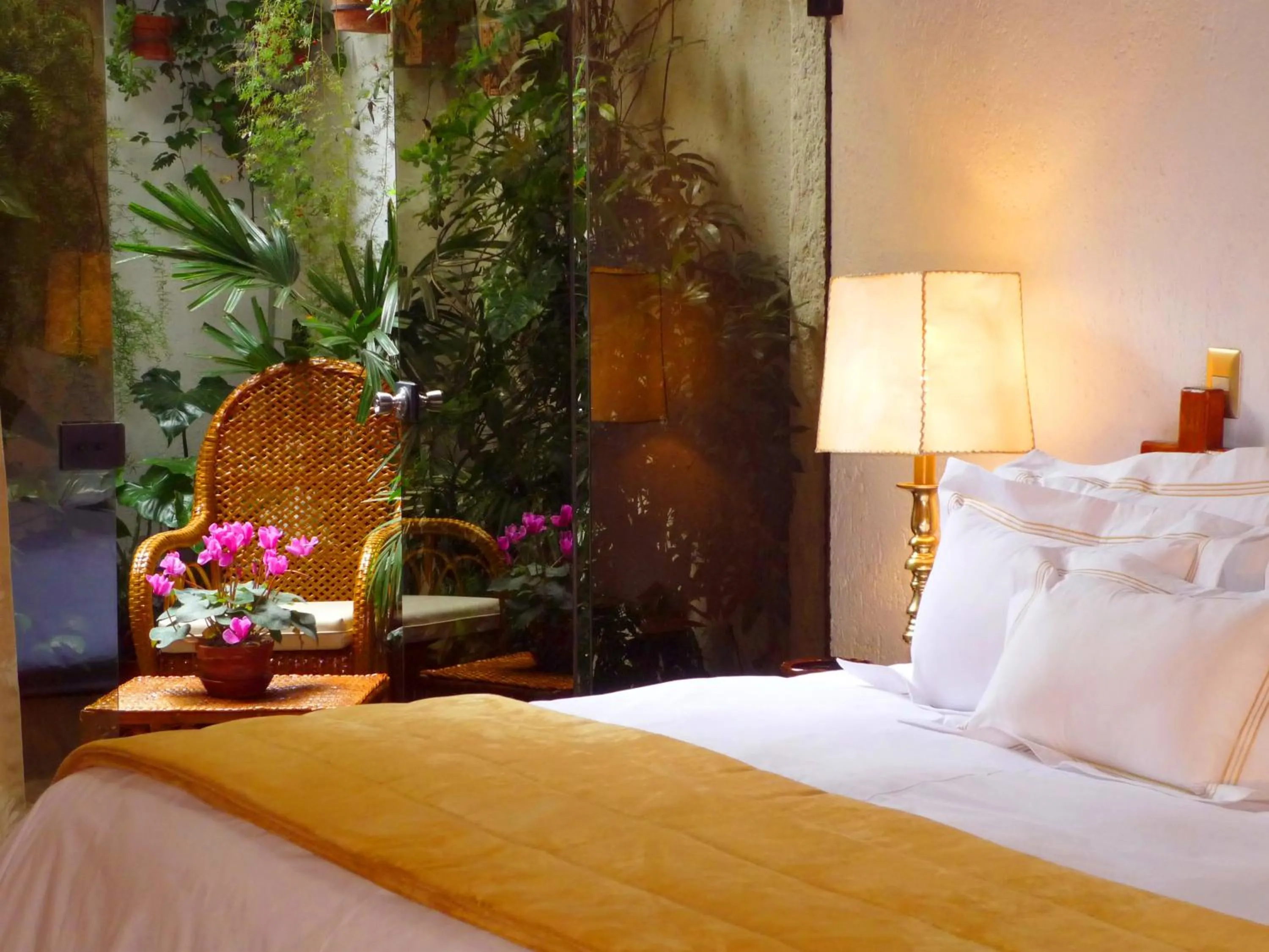 Seating area, Bed in Antara Hotel & Suites - Miraflores