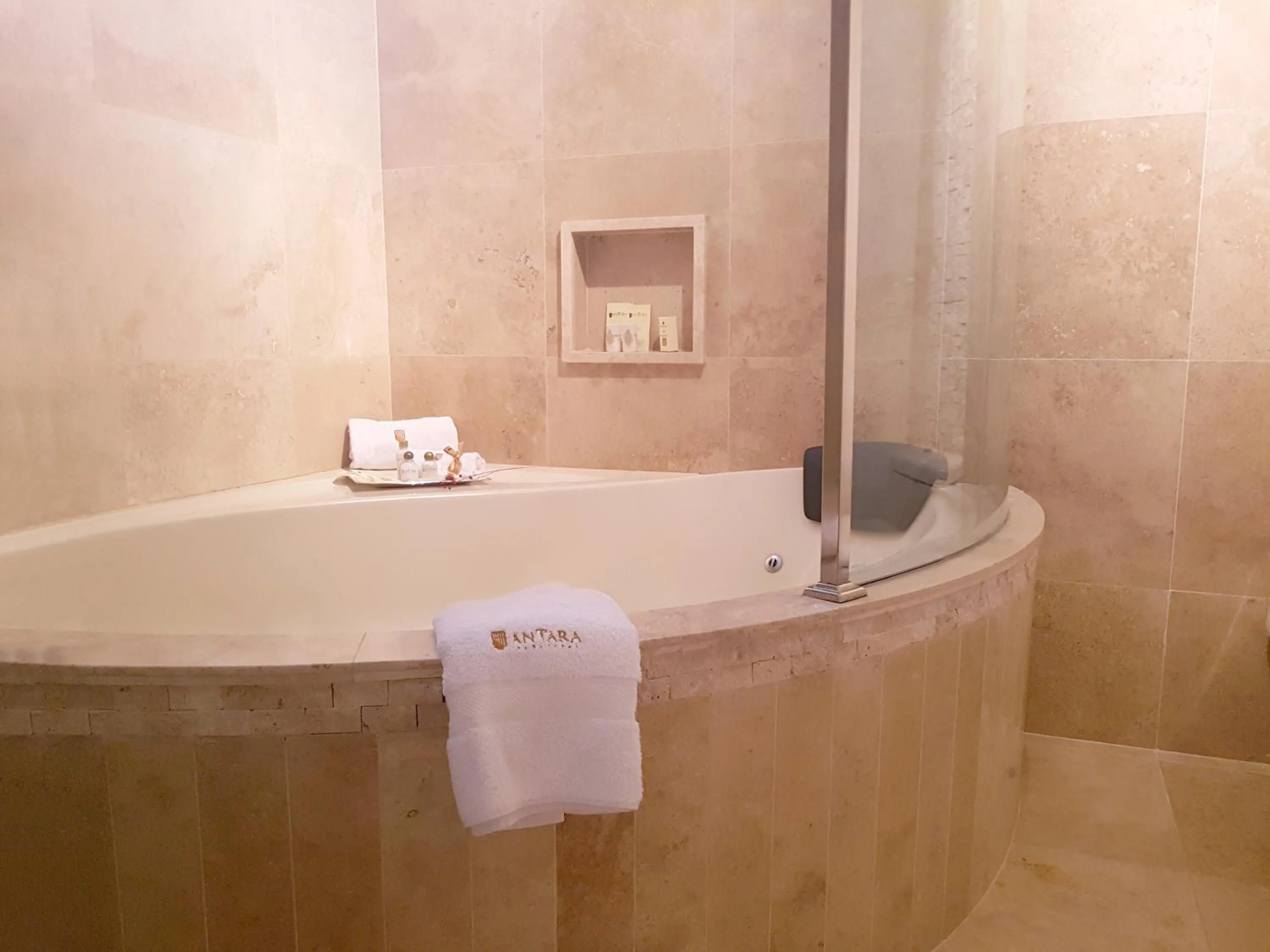 Bath in Antara Hotel & Suites - Miraflores