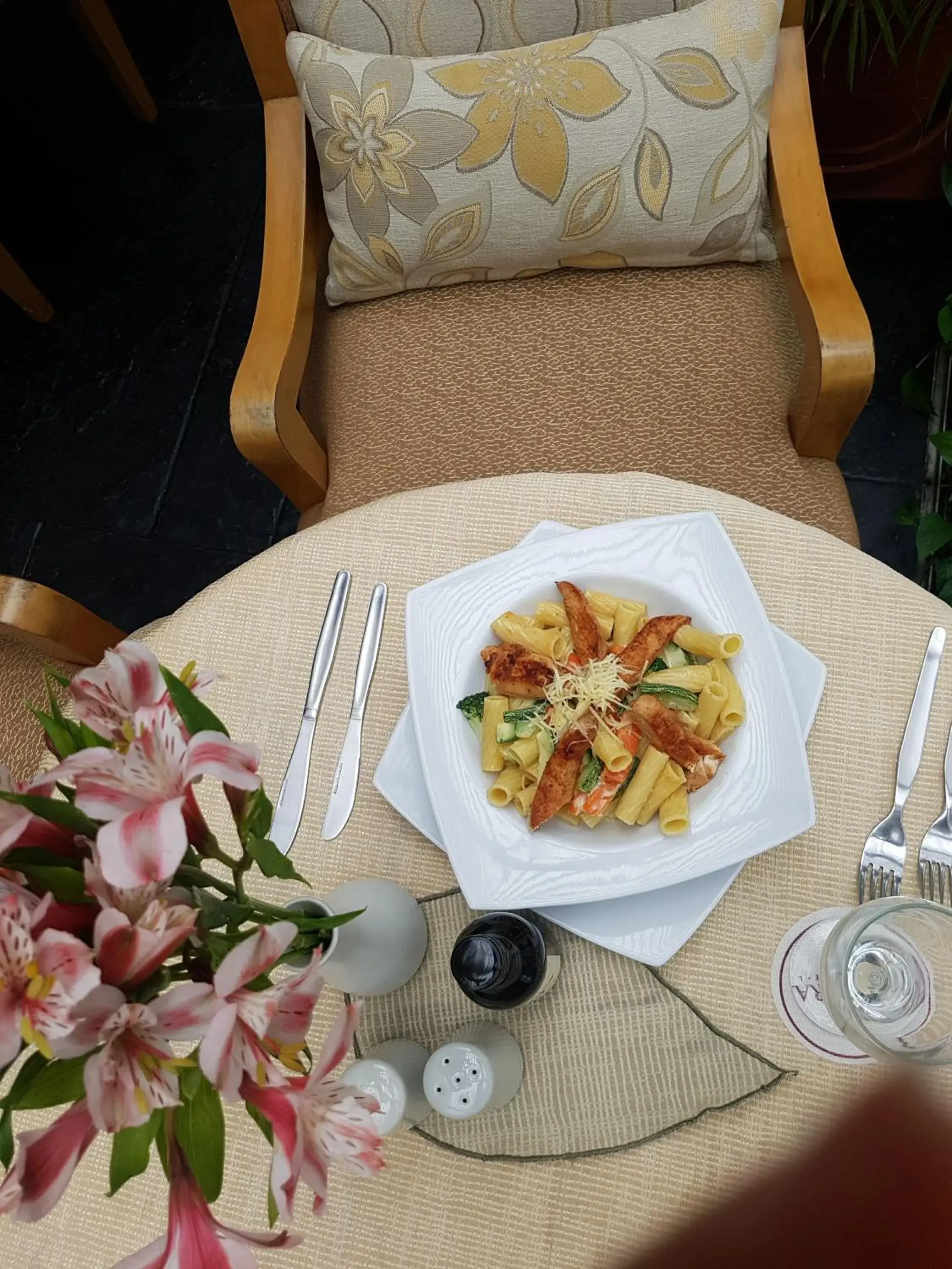 Restaurant/places to eat in Antara Hotel & Suites - Miraflores Restaurant/places to eat in Antara Hotel & Suites - Miraflores