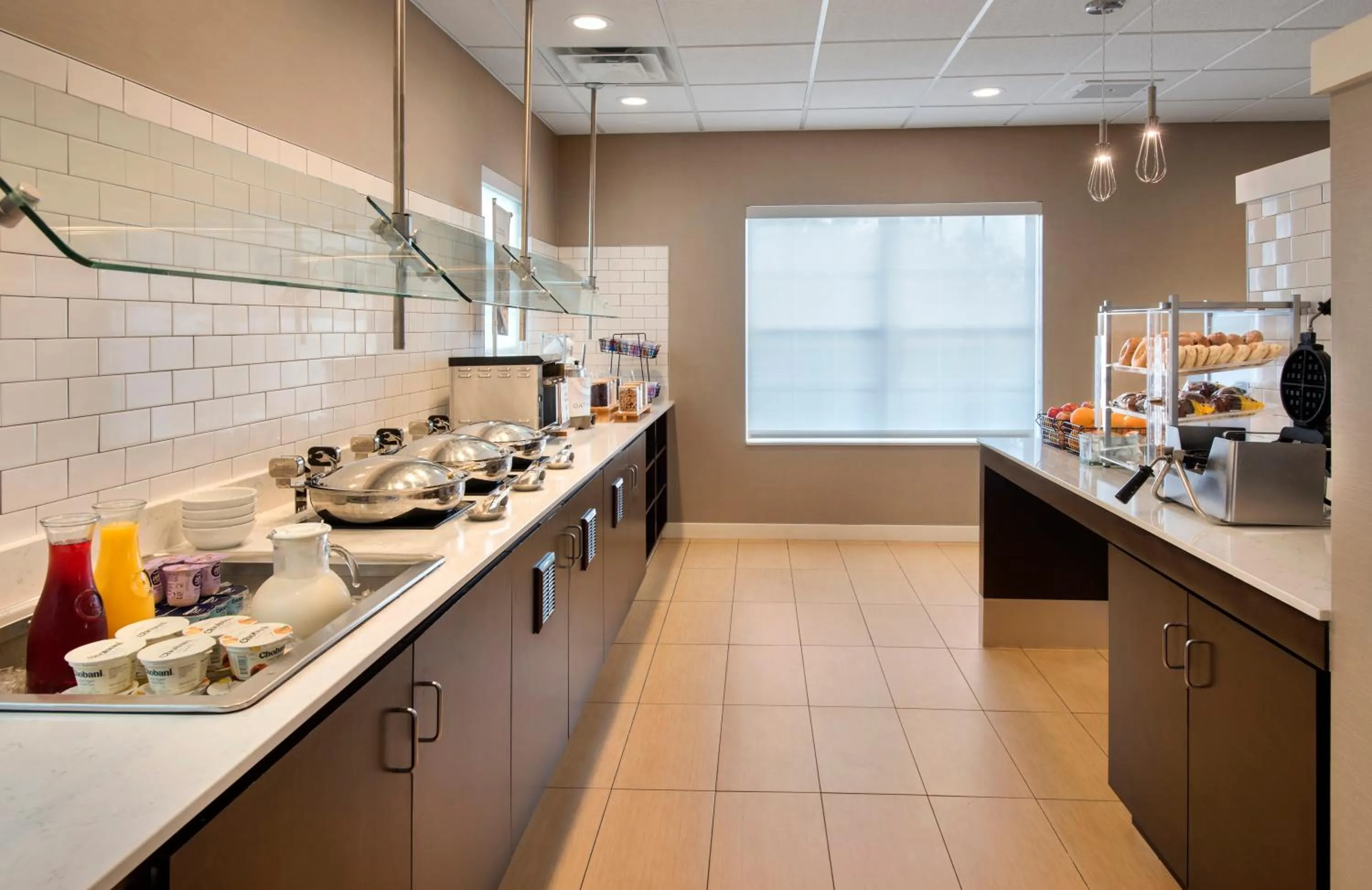 Buffet breakfast in Residence Inn Hartford Manchester