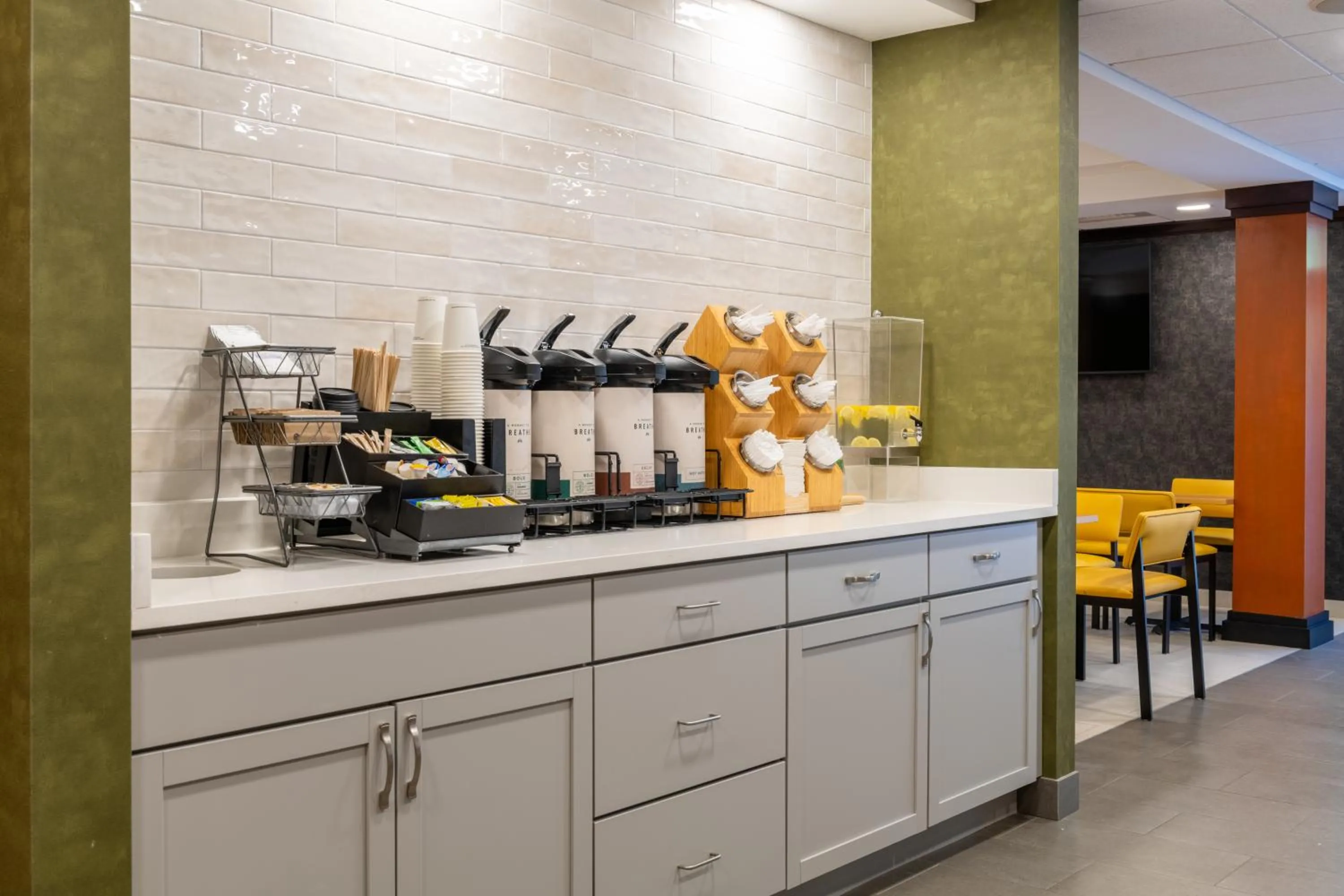 Breakfast in Fairfield Inn & Suites Hooksett