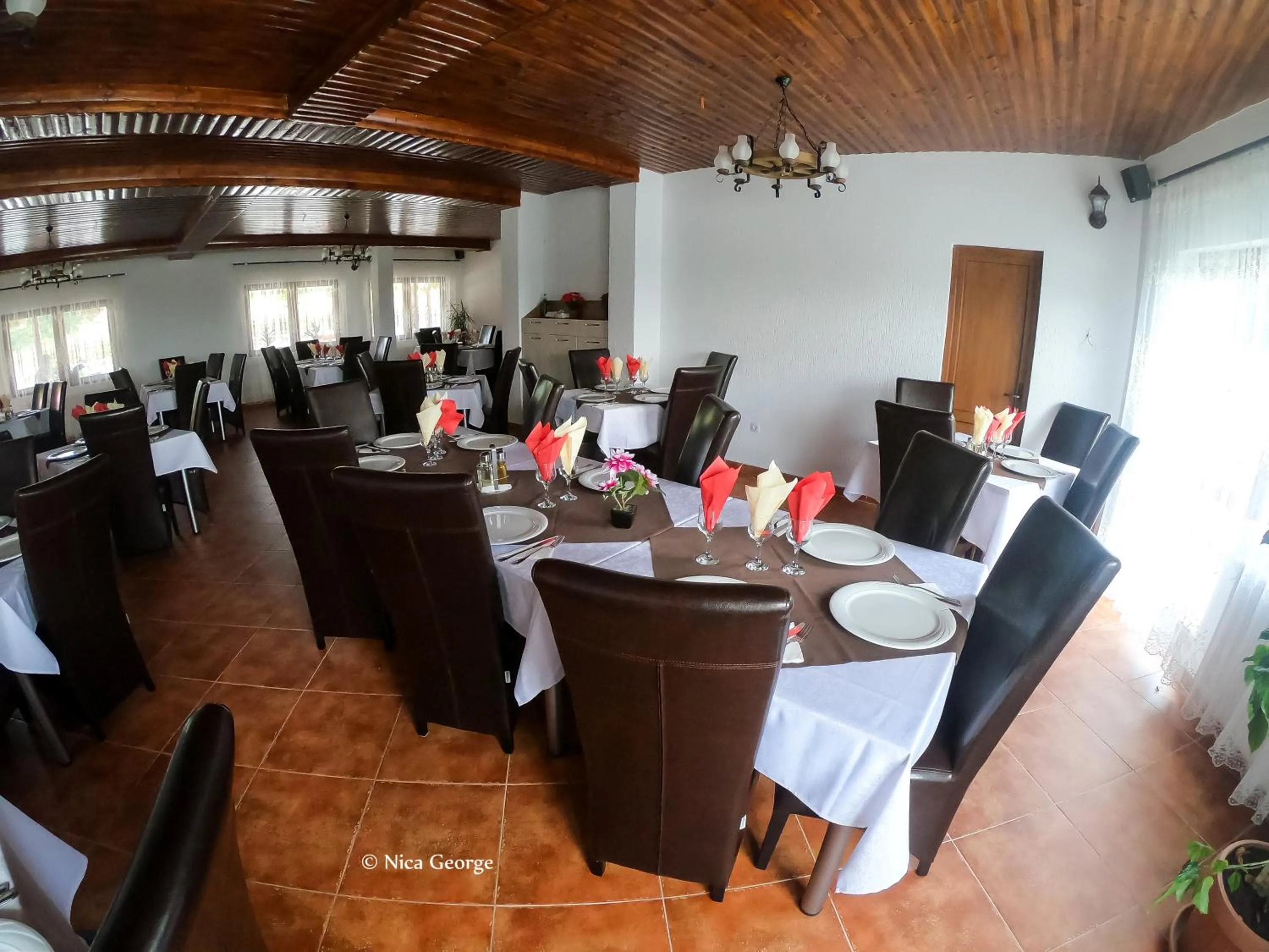 Restaurant/places to eat in Hanul Patrisiei