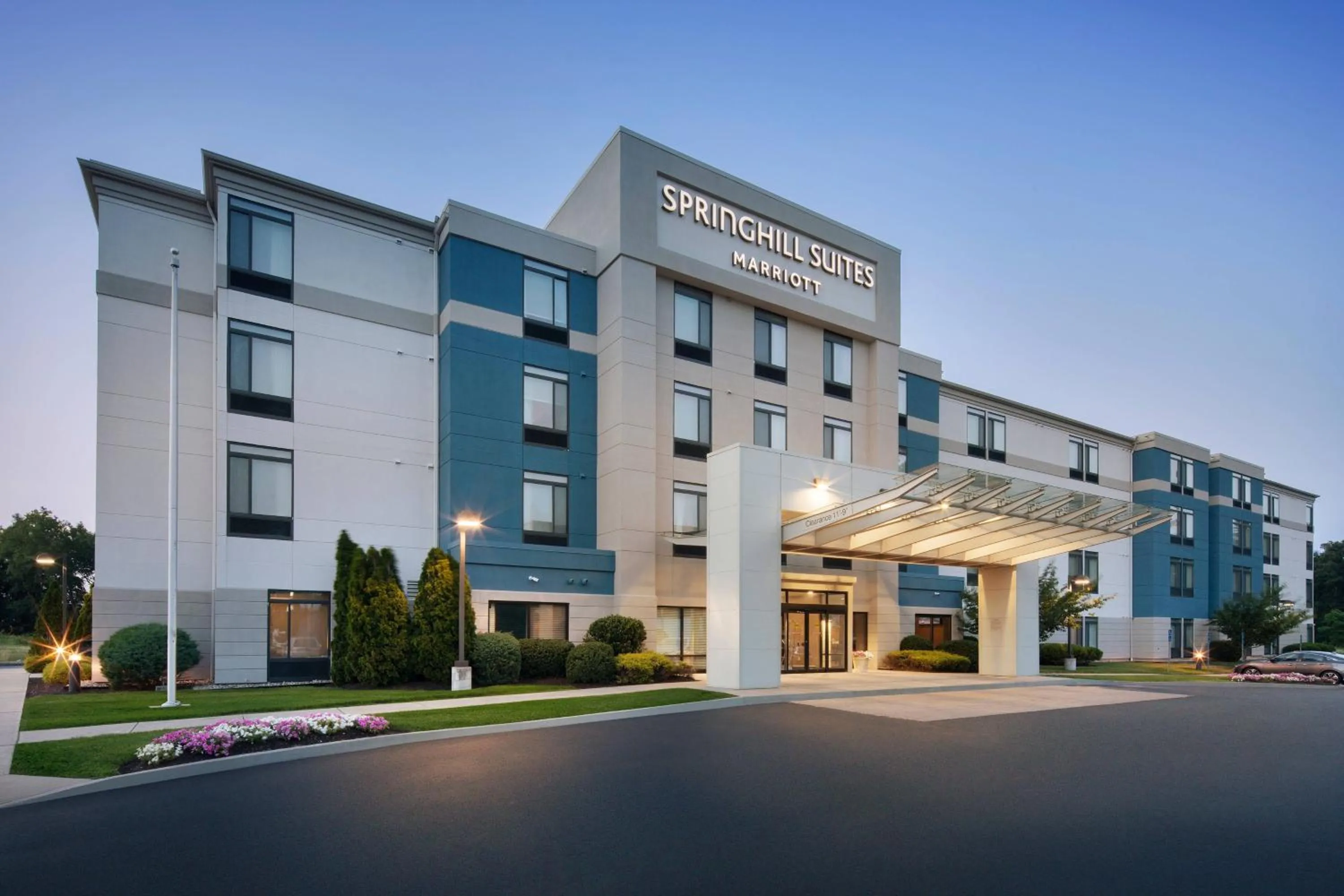 Property building in SpringHill Suites Hartford Airport/Windsor Locks