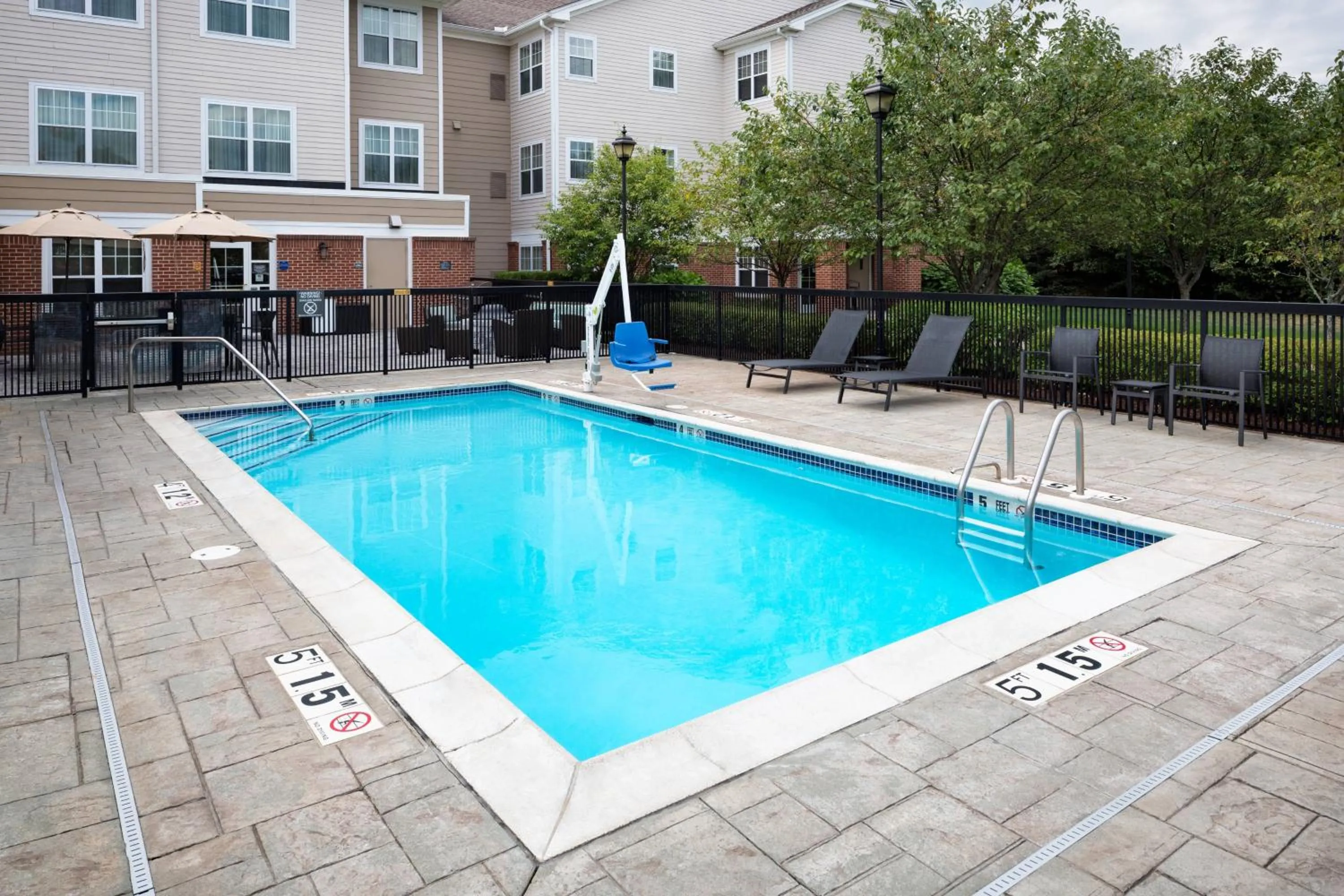 Swimming pool in Residence Inn Milford