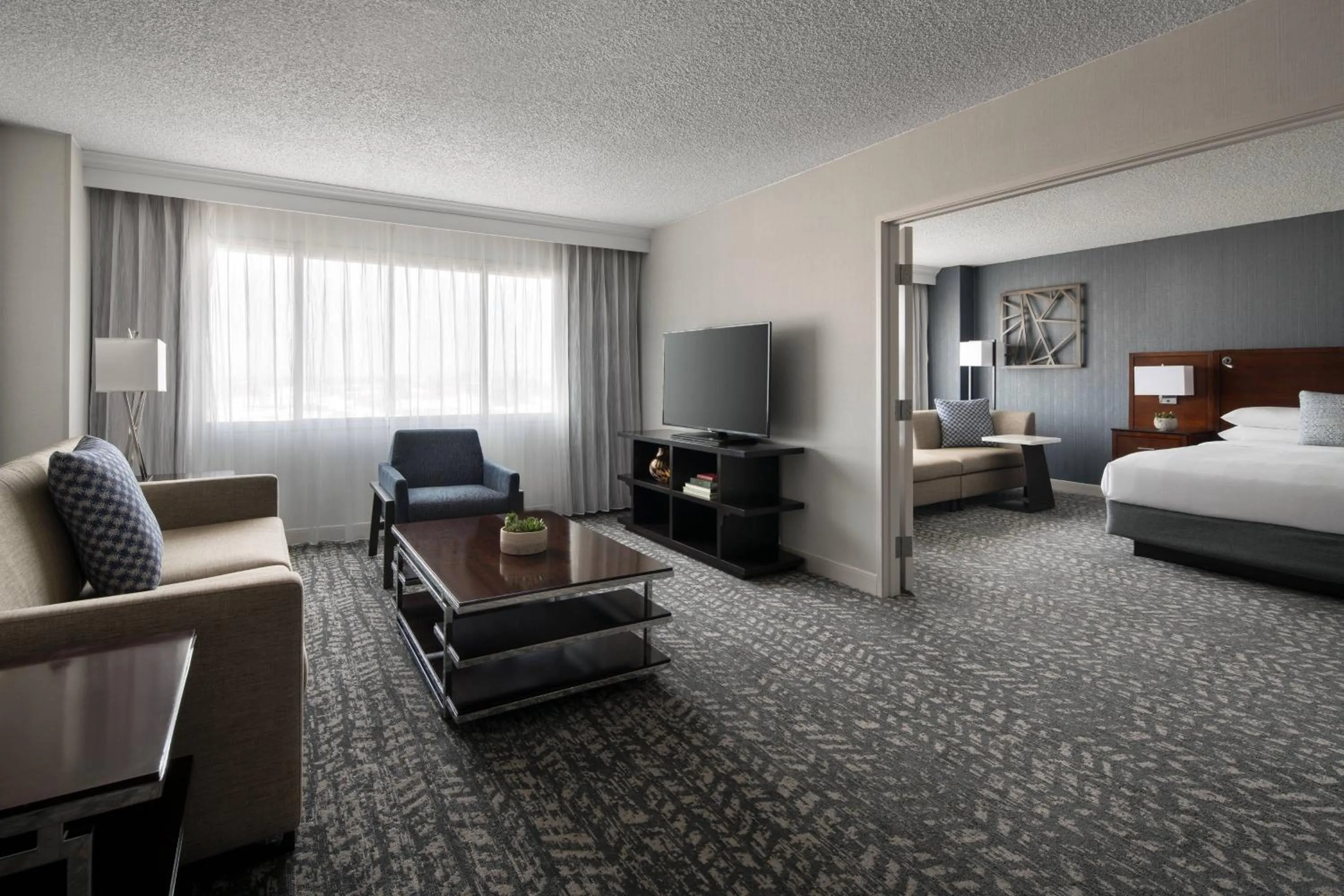 Bedroom in Bakersfield Marriott at the Convention Center