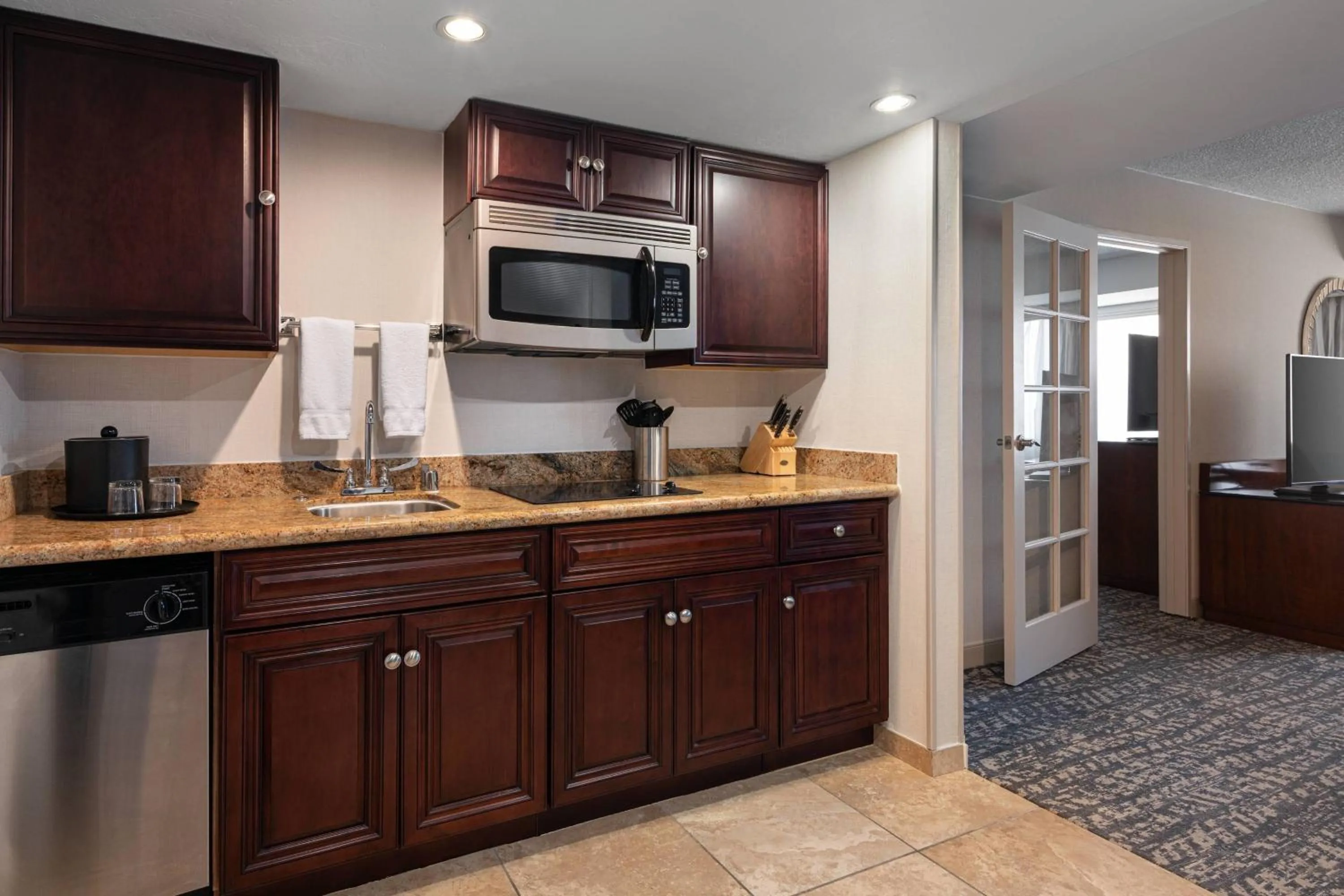Kitchen or kitchenette in Bakersfield Marriott at the Convention Center