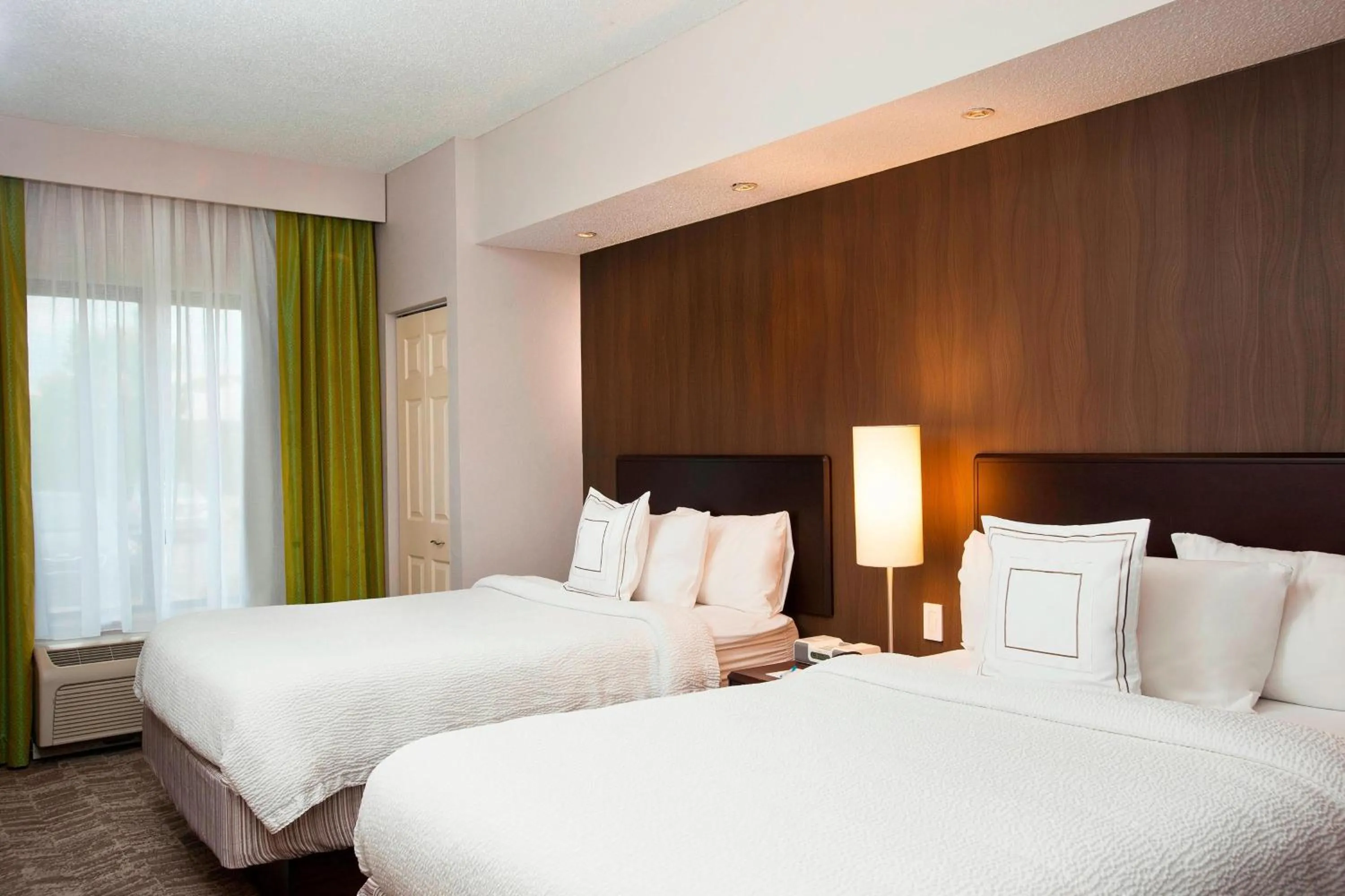 Photo of the whole room, Bed in SpringHill Suites Birmingham Colonnade