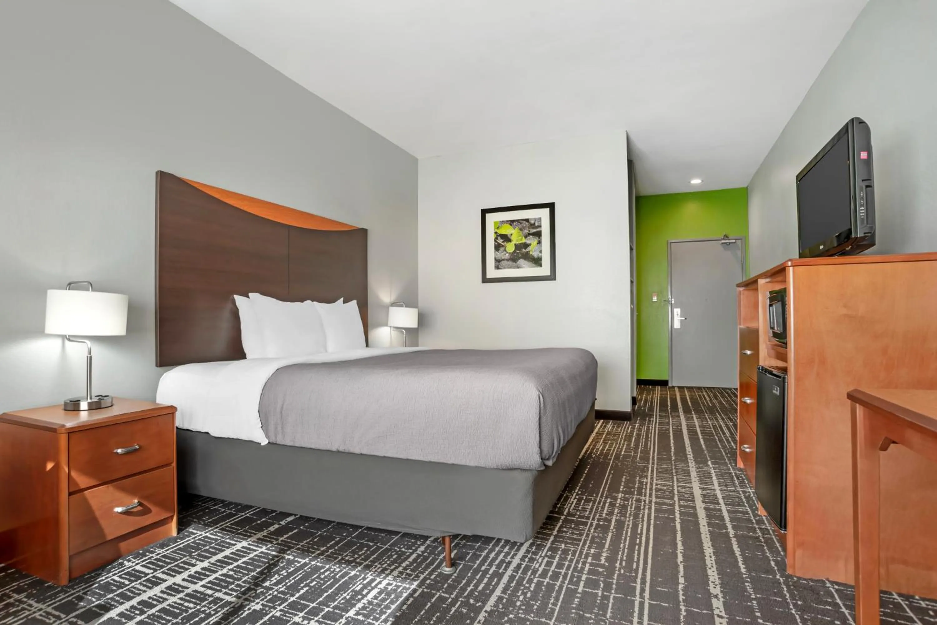 Bed in Quality Inn & Suites Birmingham - Highway 280