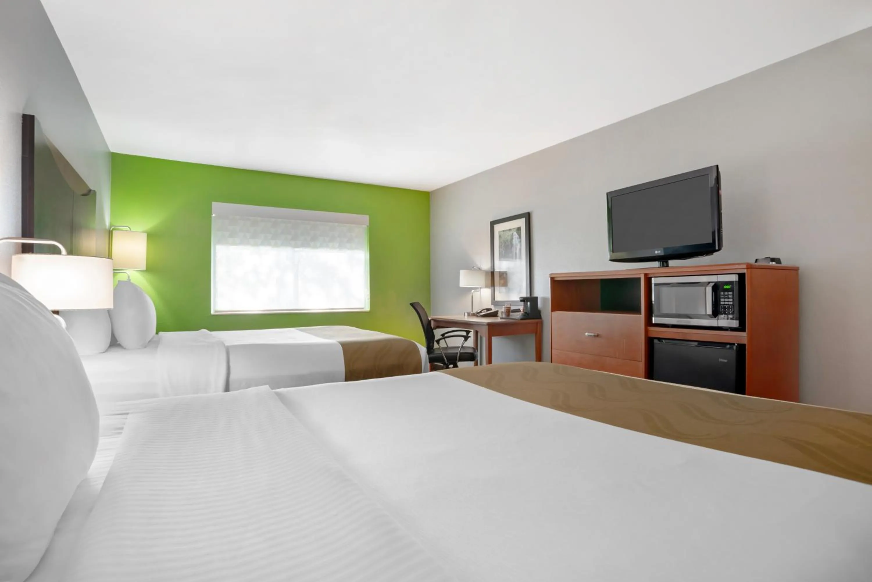 Guests, Bed in Quality Inn & Suites Birmingham - Highway 280