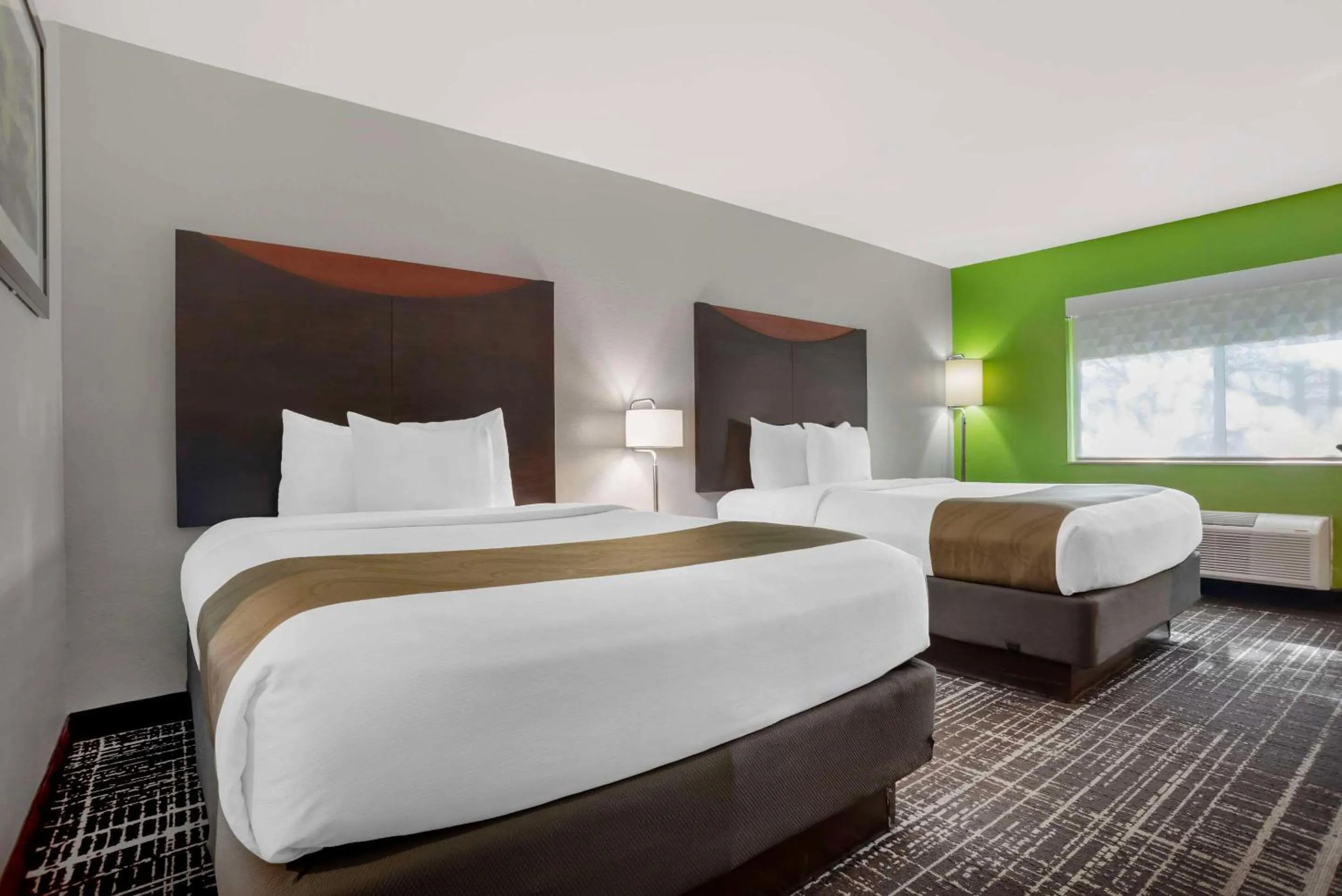 Bedroom, Bed in Quality Inn & Suites Birmingham - Highway 280