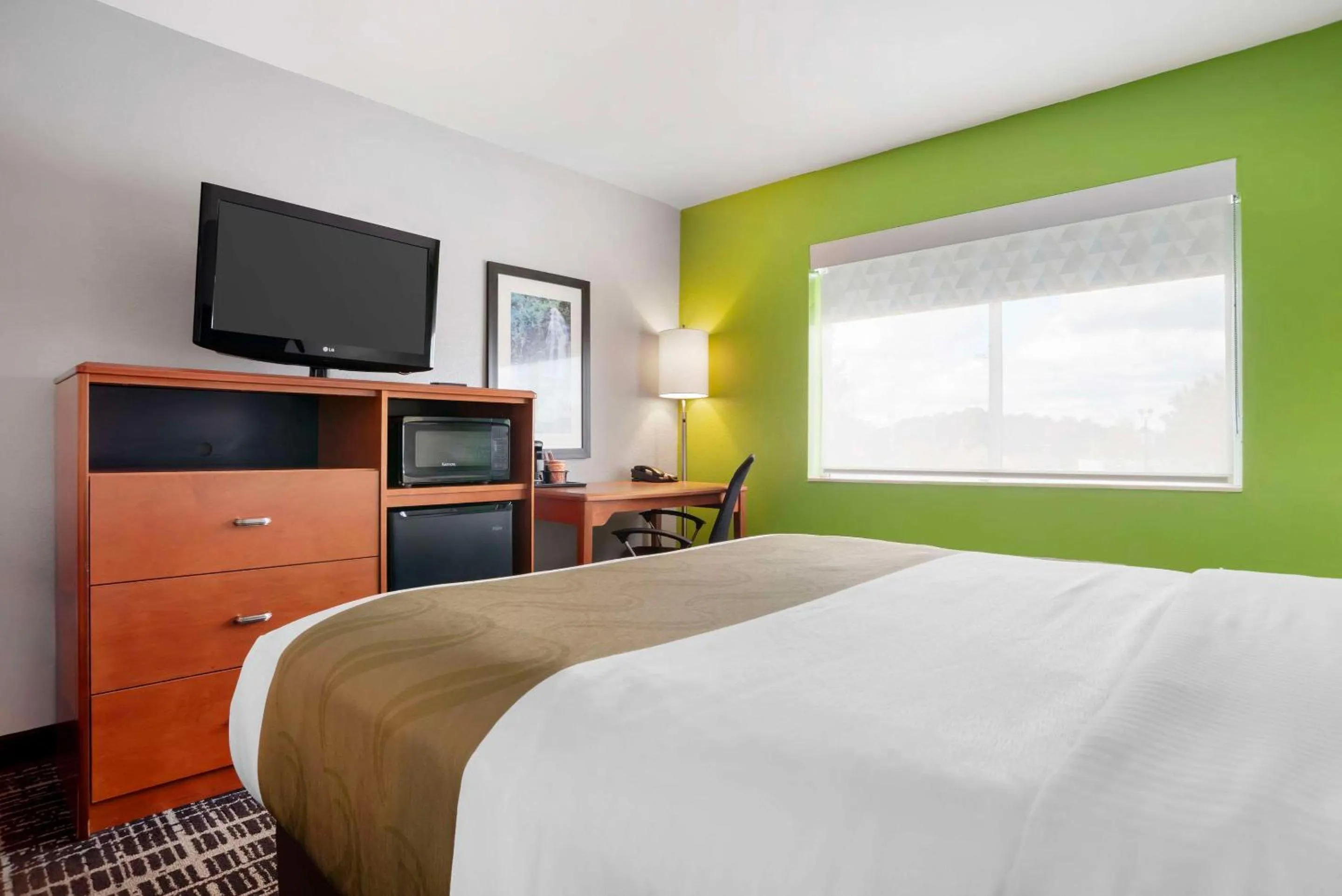 Bedroom, Bed in Quality Inn & Suites Birmingham - Highway 280