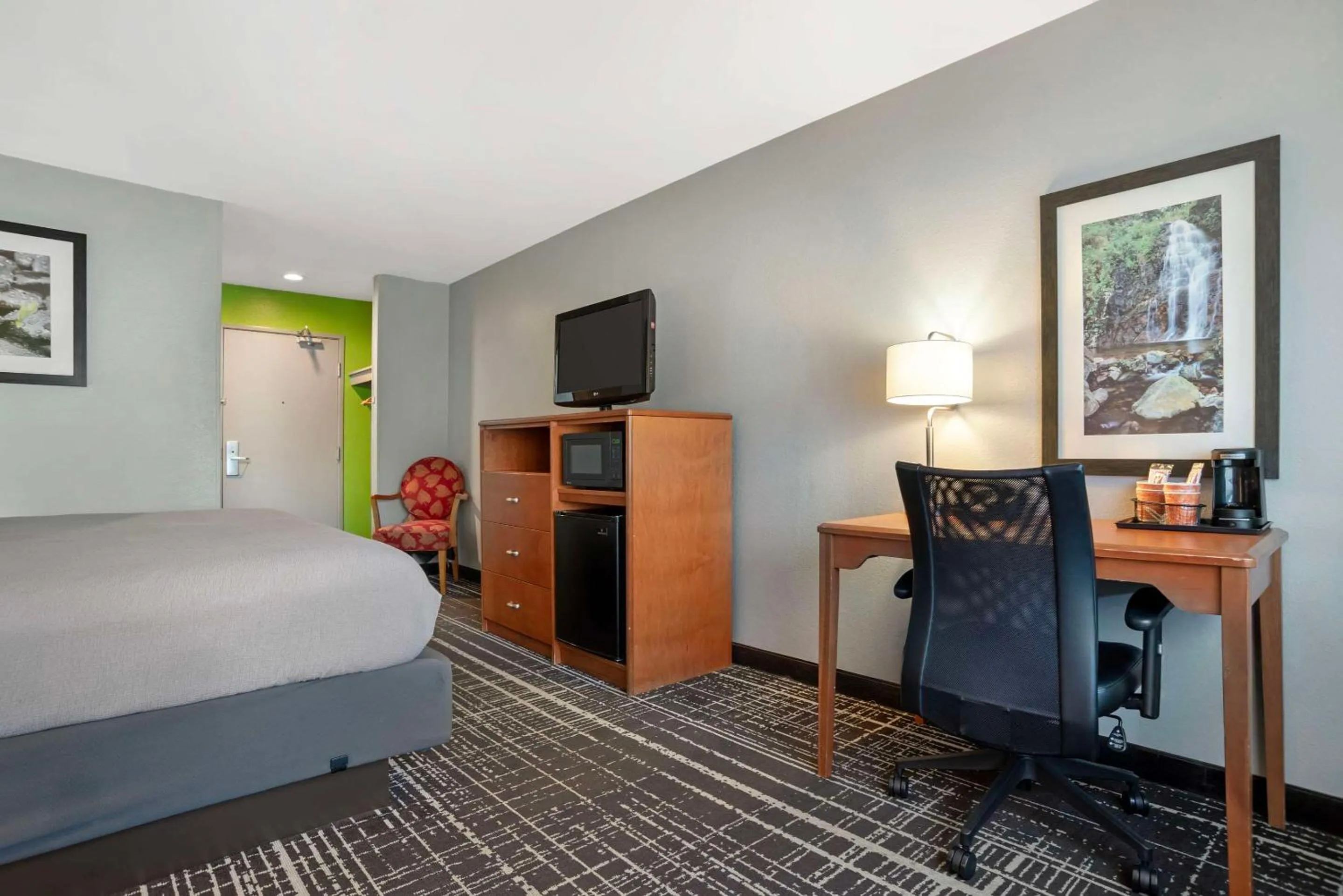 Bedroom, Bed in Quality Inn & Suites Birmingham - Highway 280