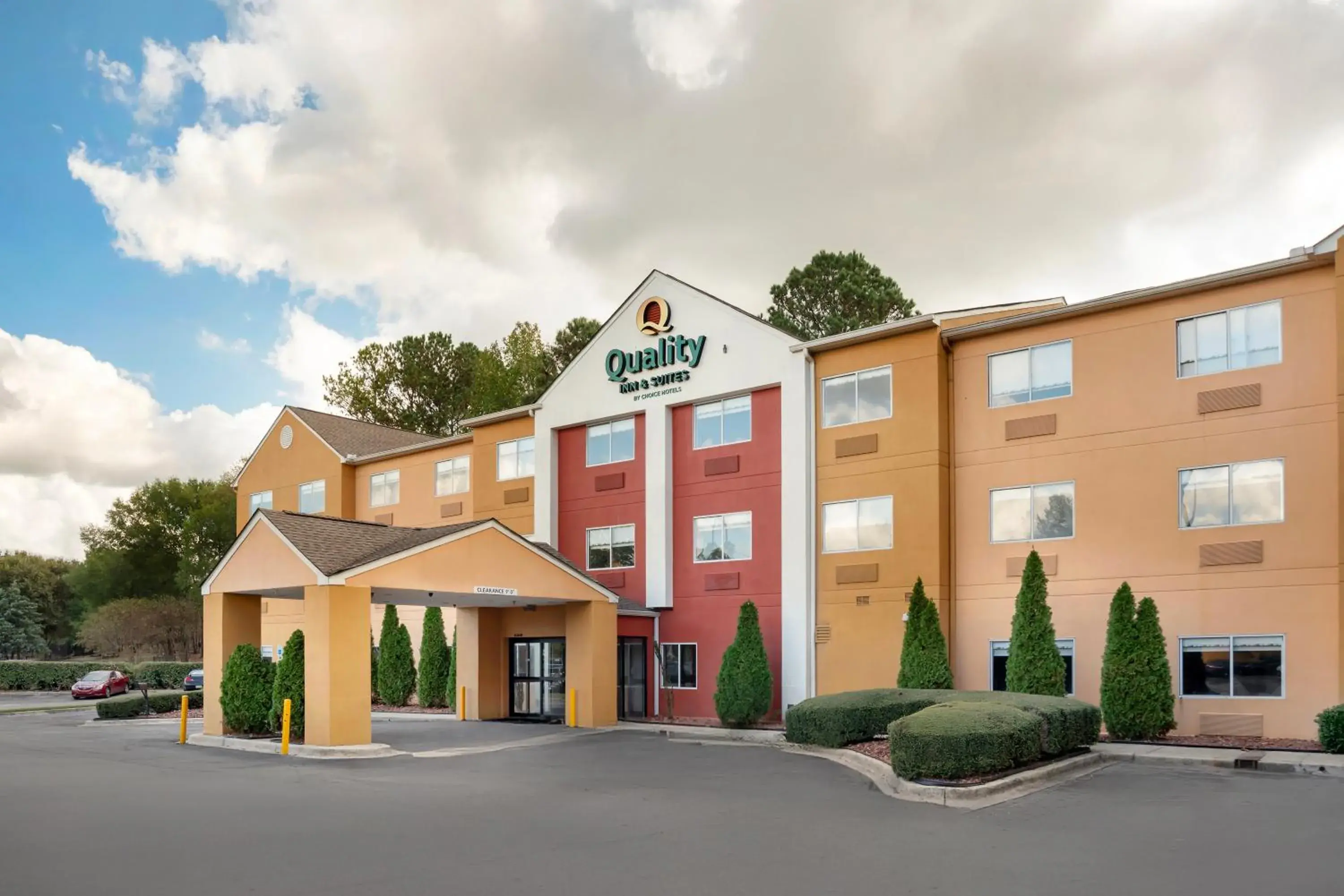 Property building in Quality Inn & Suites Birmingham - Highway 280 Property building in Quality Inn & Suites Birmingham - Highway 280
