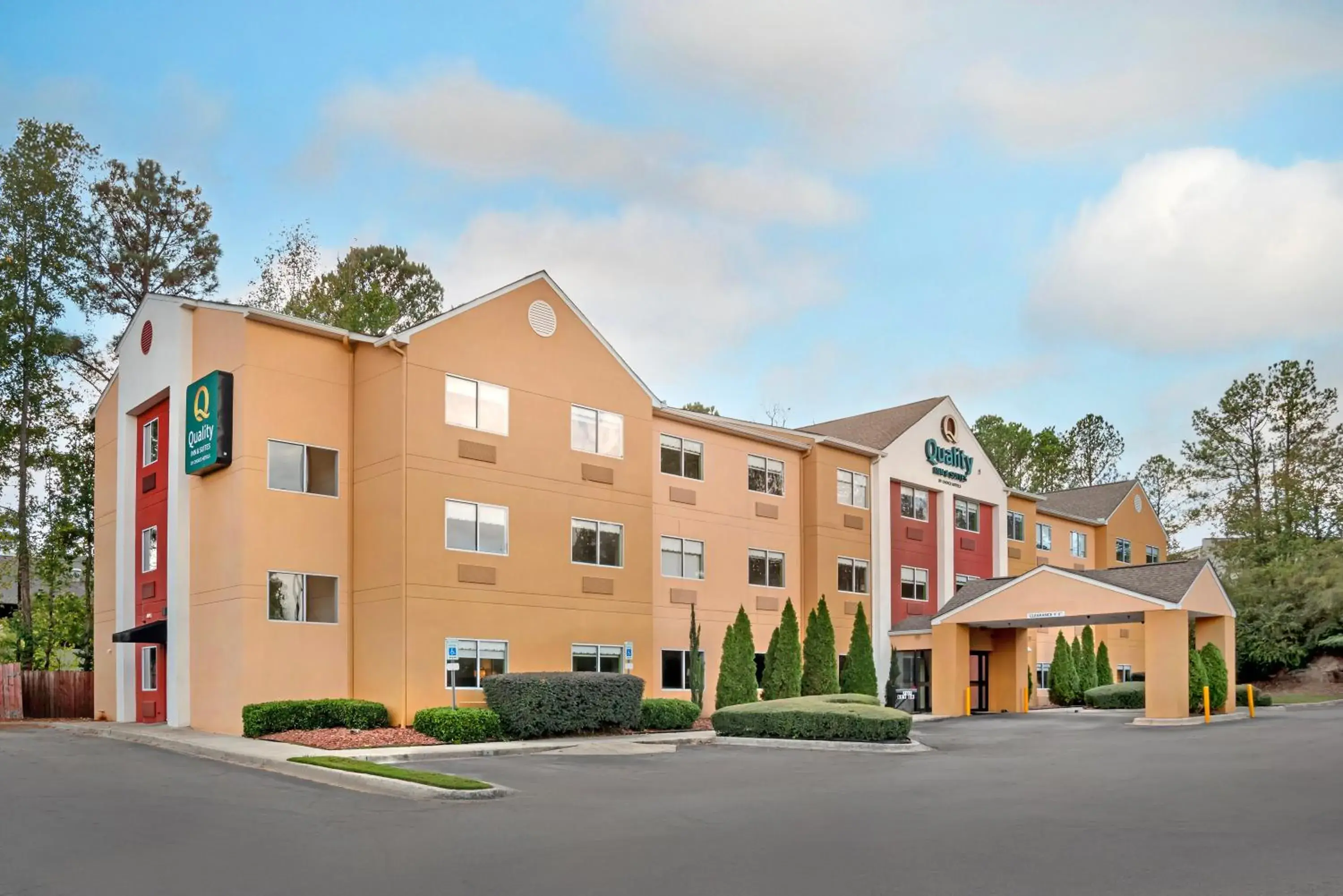 Property building in Quality Inn & Suites Birmingham - Highway 280 Property building in Quality Inn & Suites Birmingham - Highway 280