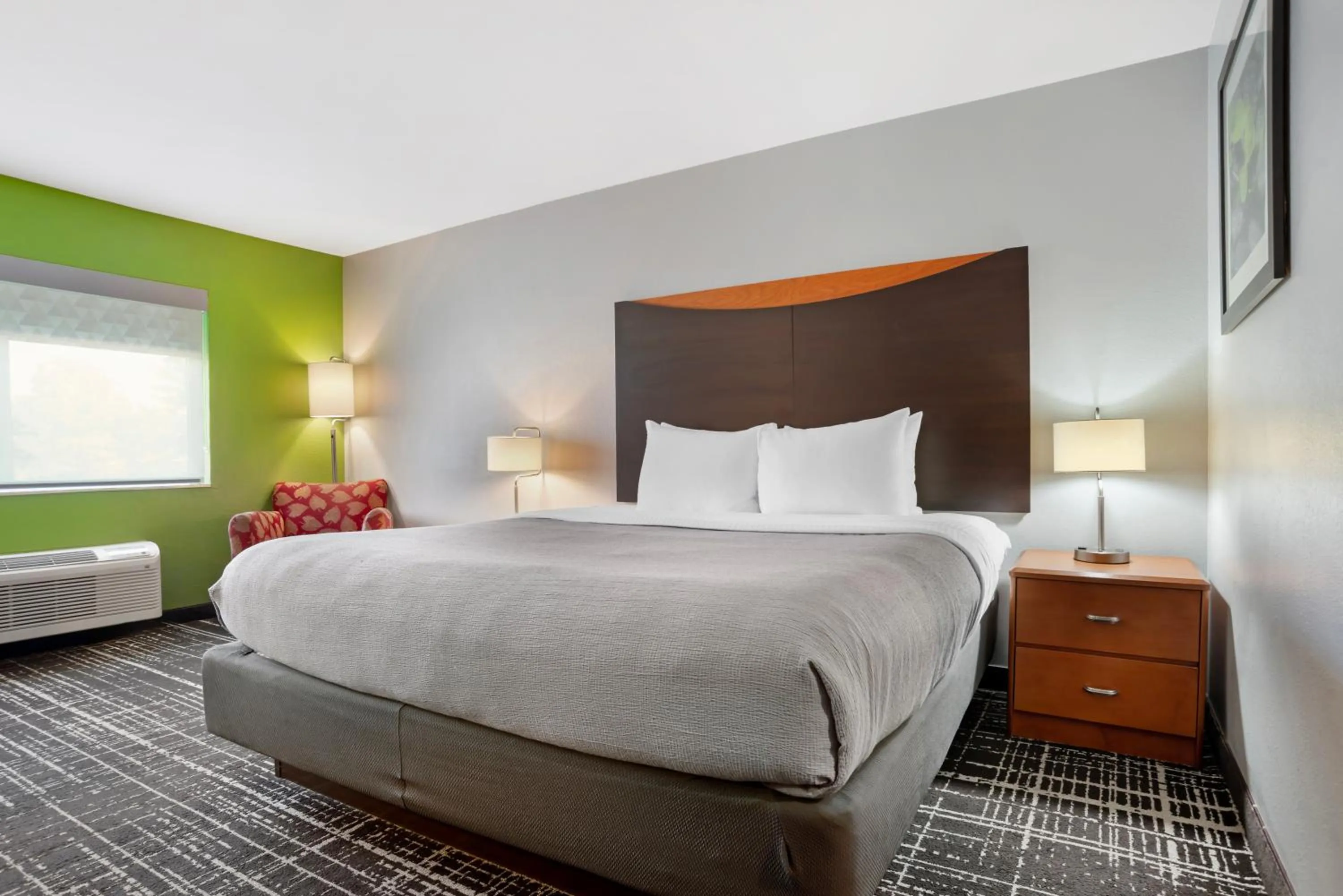 Guests, Bed in Quality Inn & Suites Birmingham - Highway 280
