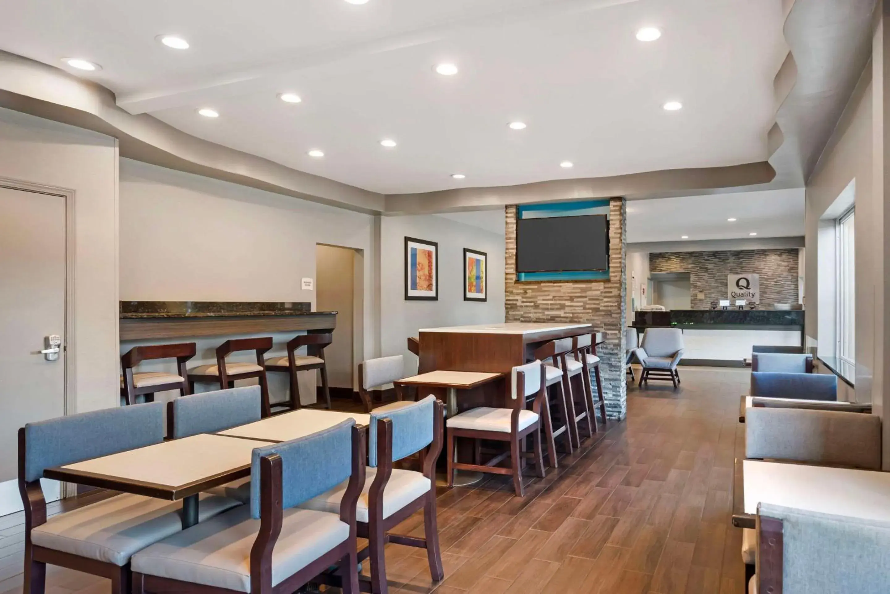 Breakfast in Quality Inn & Suites Birmingham - Highway 280 Breakfast in Quality Inn & Suites Birmingham - Highway 280