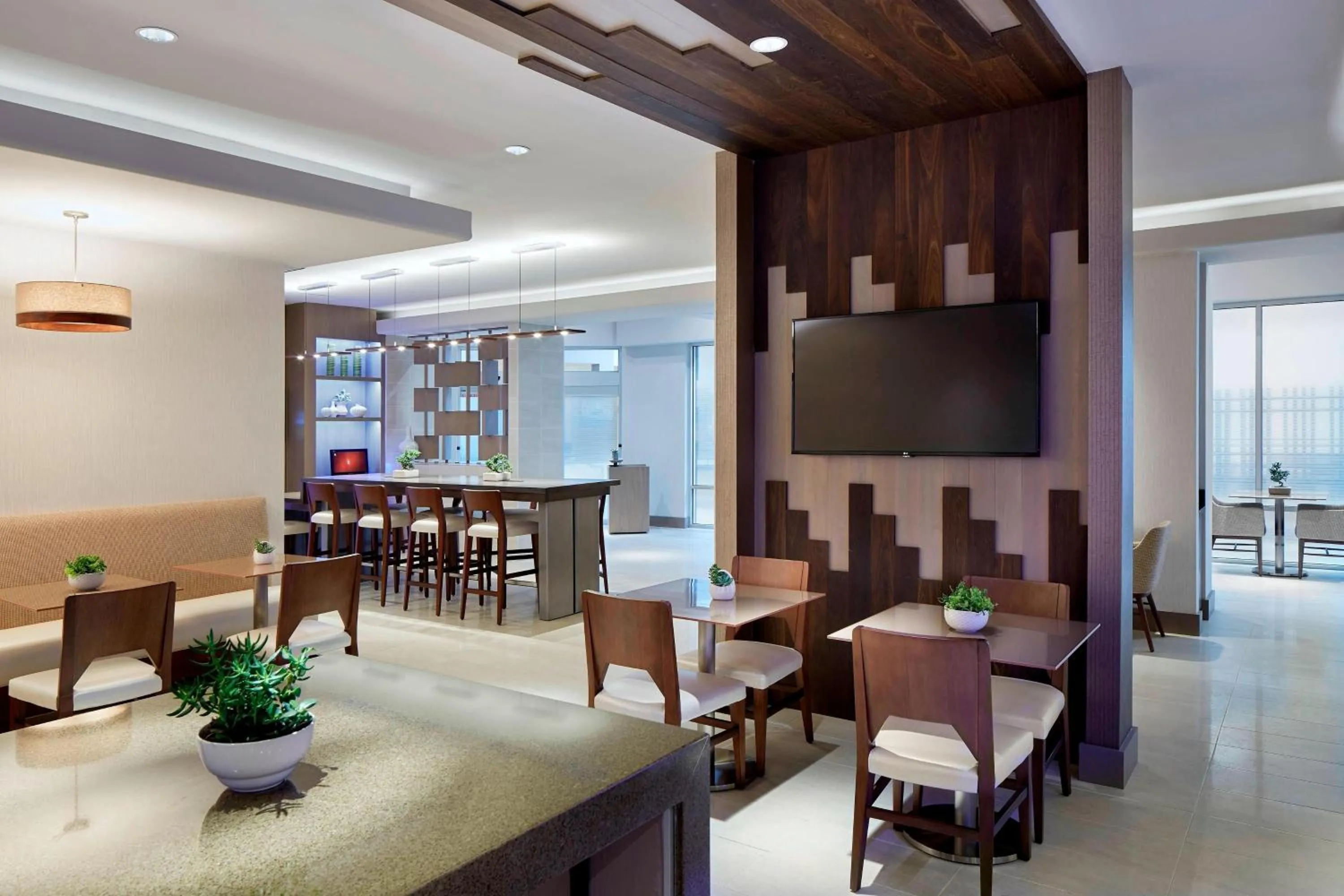 Lounge or bar in Marriott Birmingham Grandview