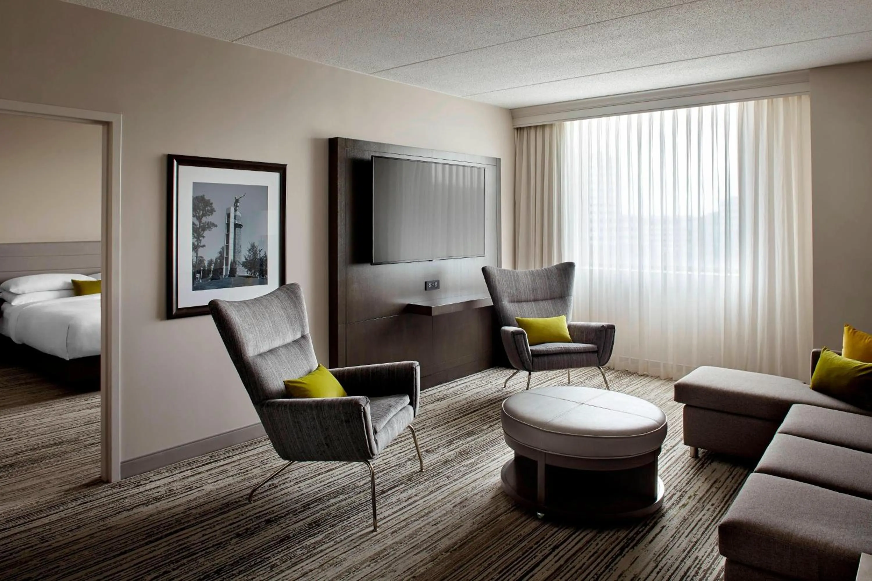 Living room, Bed in Marriott Birmingham Grandview