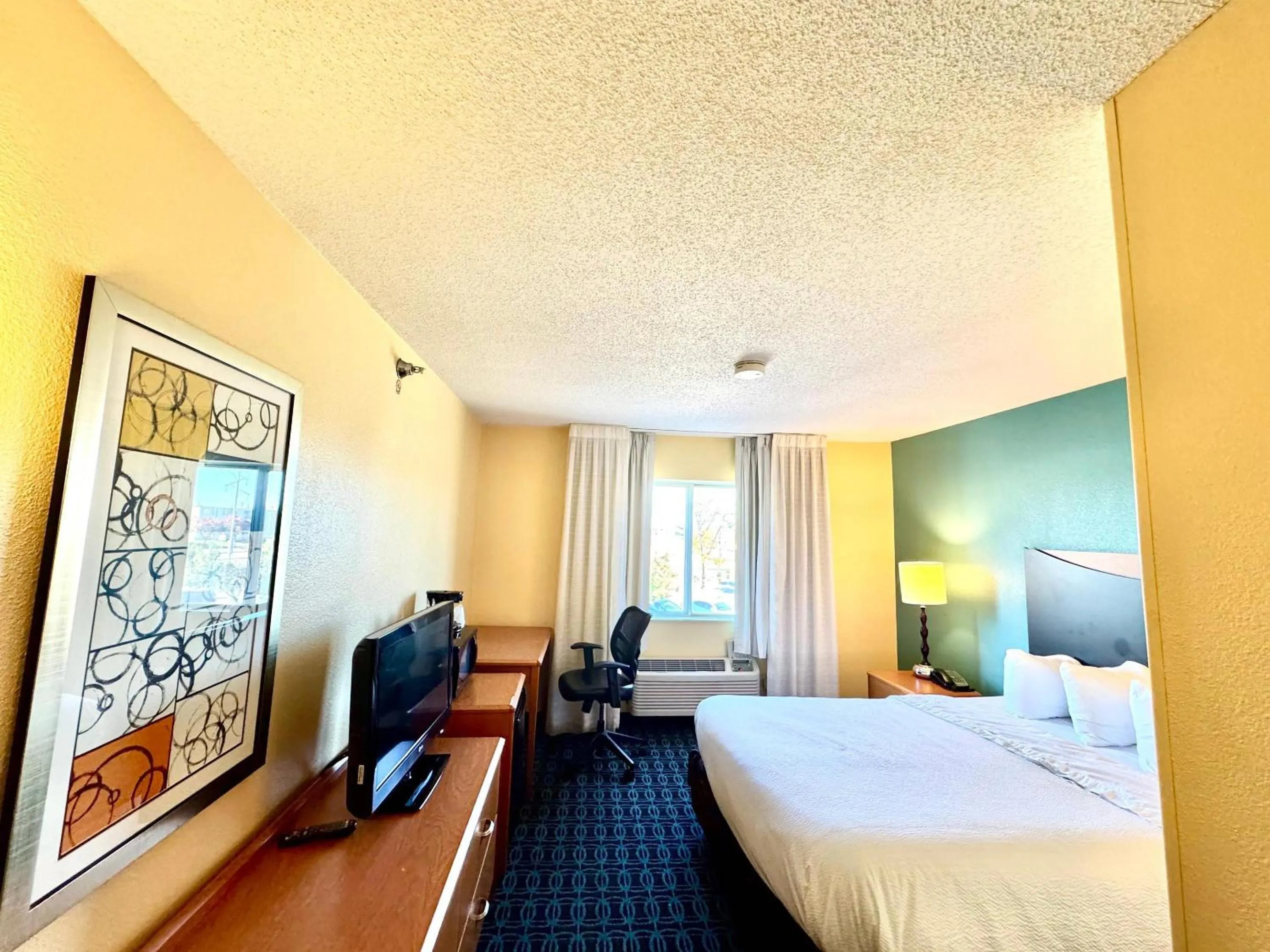 Bedroom, Bed in Country Inn & Suites by Radisson, Bismarck-Mandan