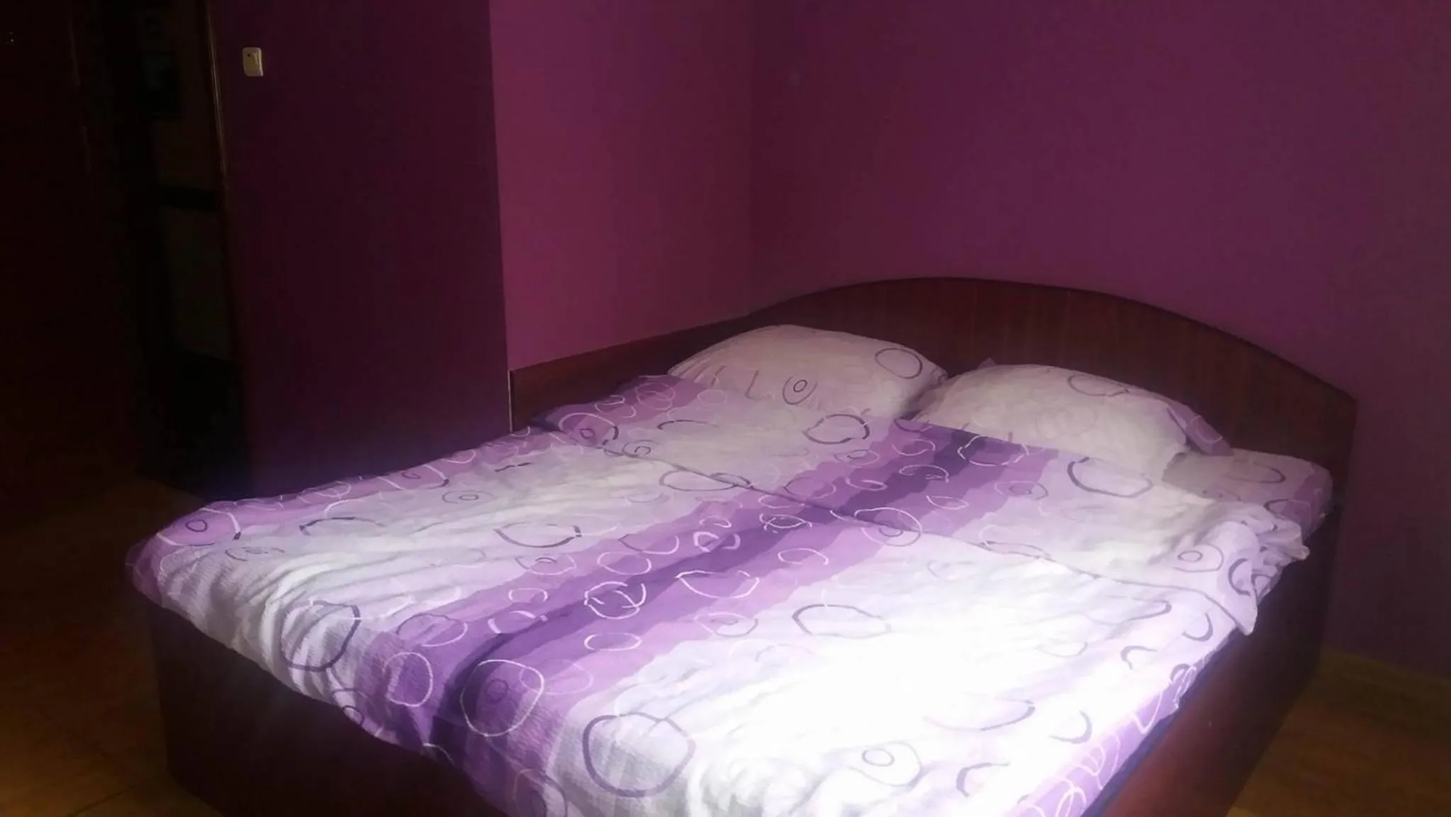 Bed in Pensiunea Red Rock