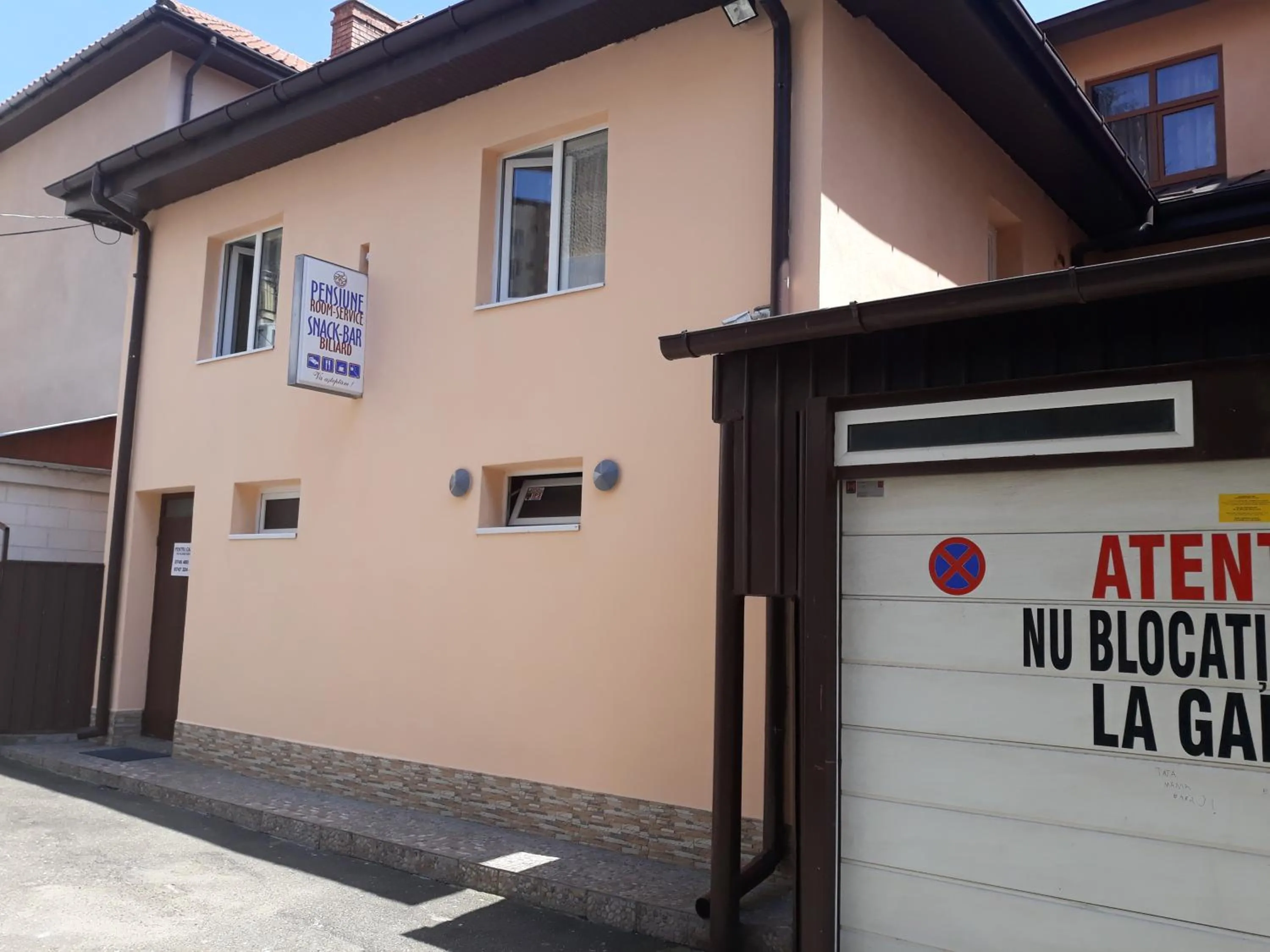 Property building in Pensiunea Red Rock