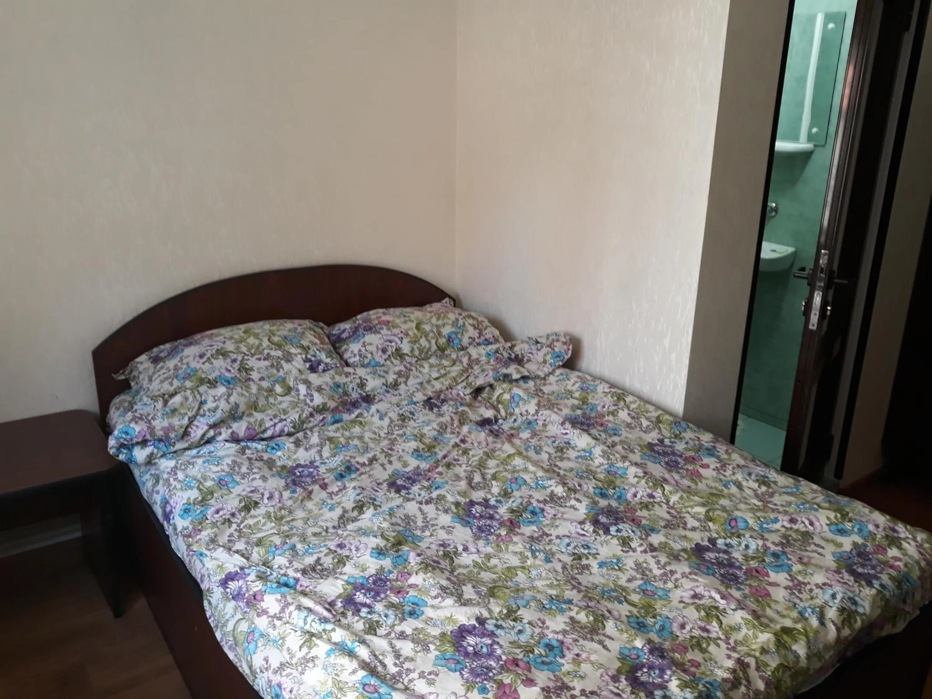 Bed in Pensiunea Red Rock